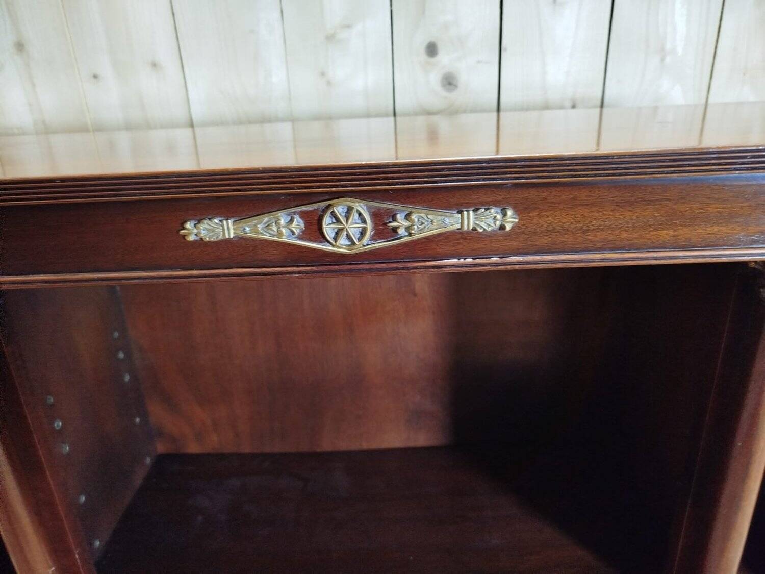 Bibus - Low Empire-style mahogany shelf/bookcase