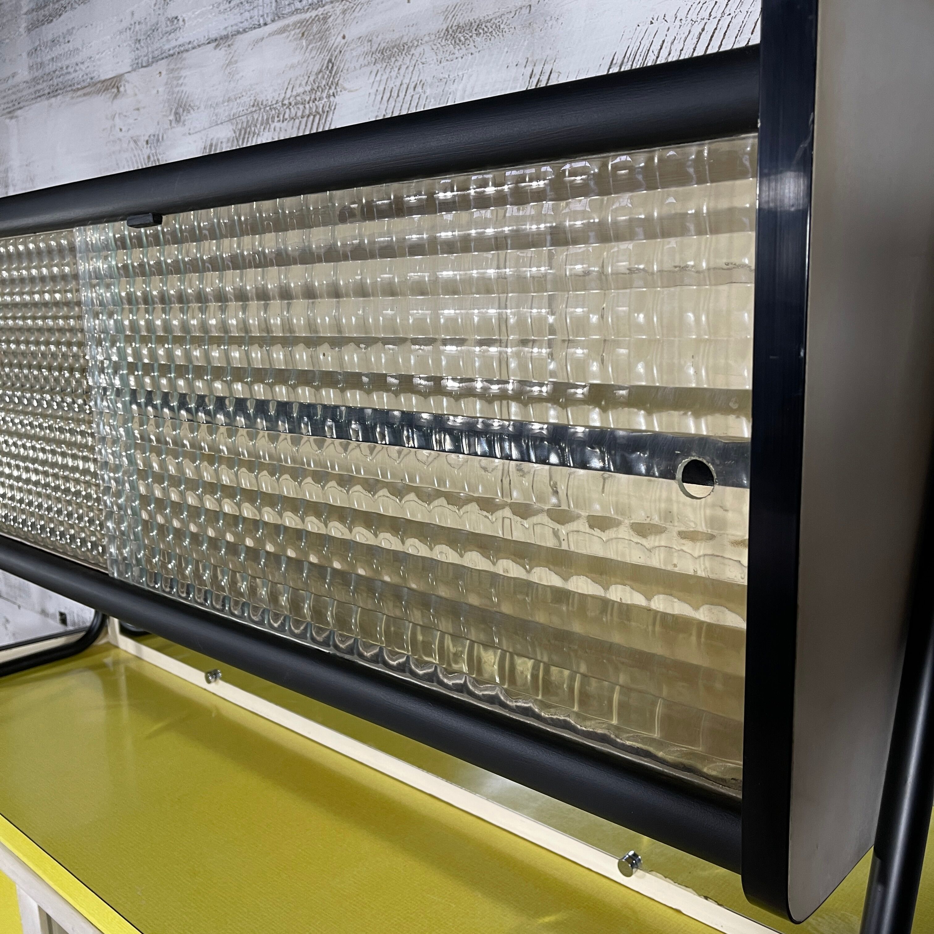 Yellow vintage kitchen furniture in Formica