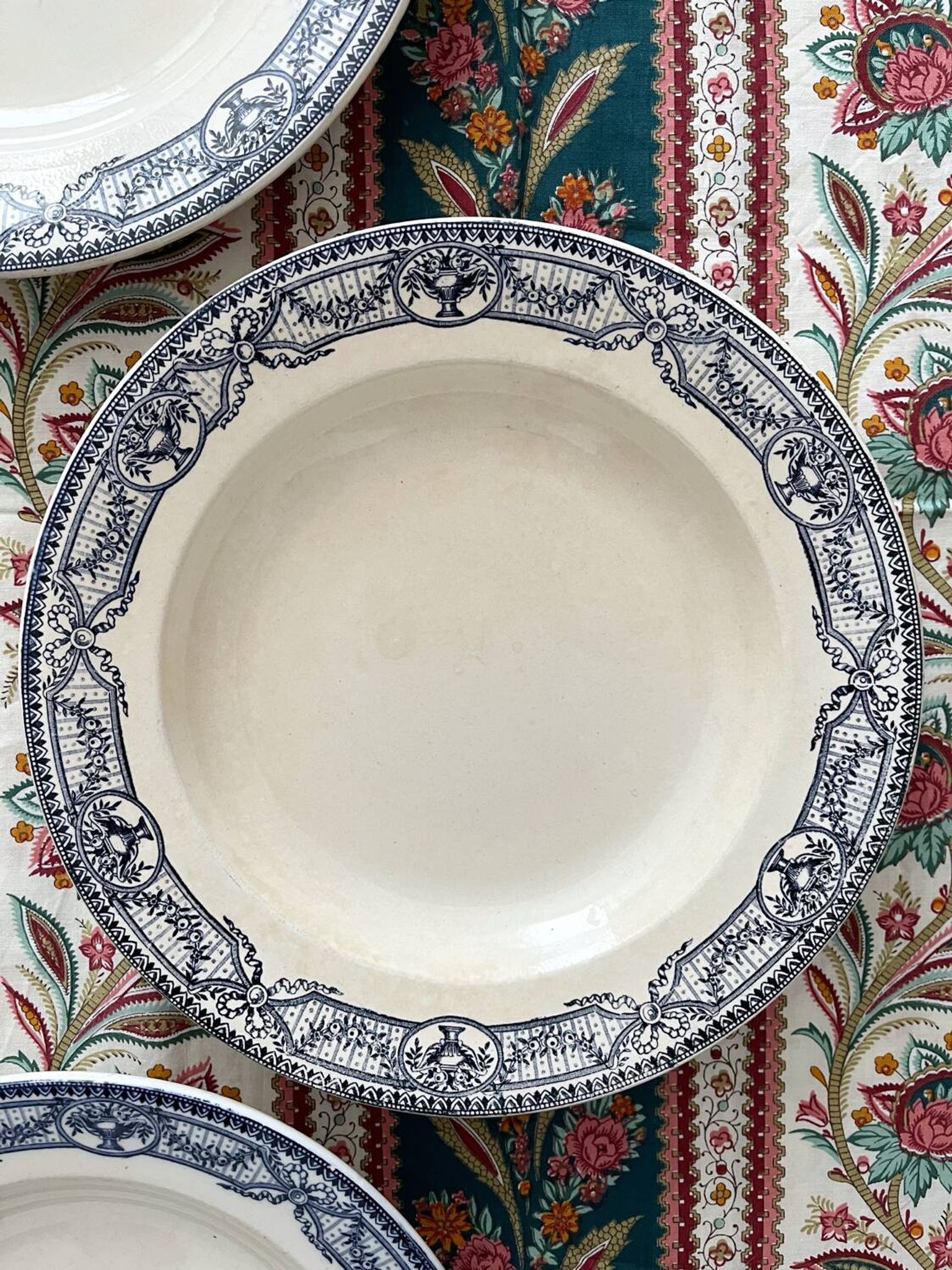 5 assiettes creuses terre de fer « Directoire » Salins