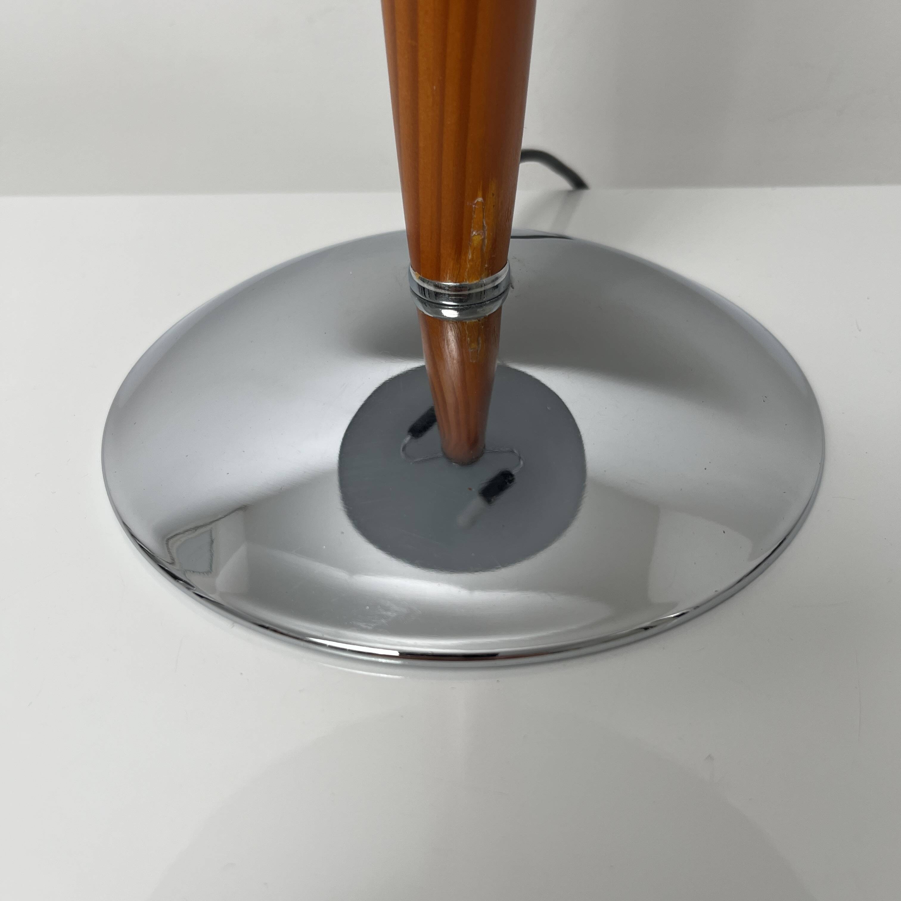 Chrome mushroom lamp in art deco style called liner