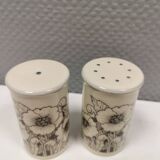 Beautiful salt and pepper set in porcelain from English Hornsea
