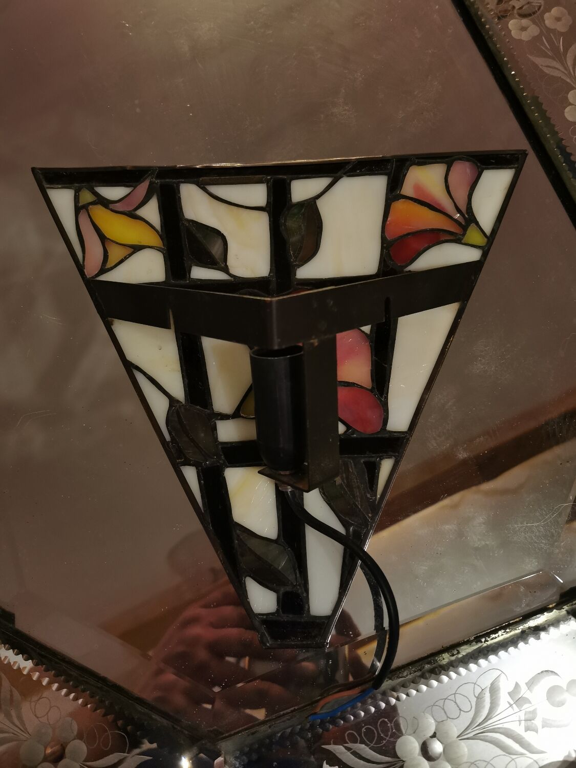 Stained glass wall lamp
