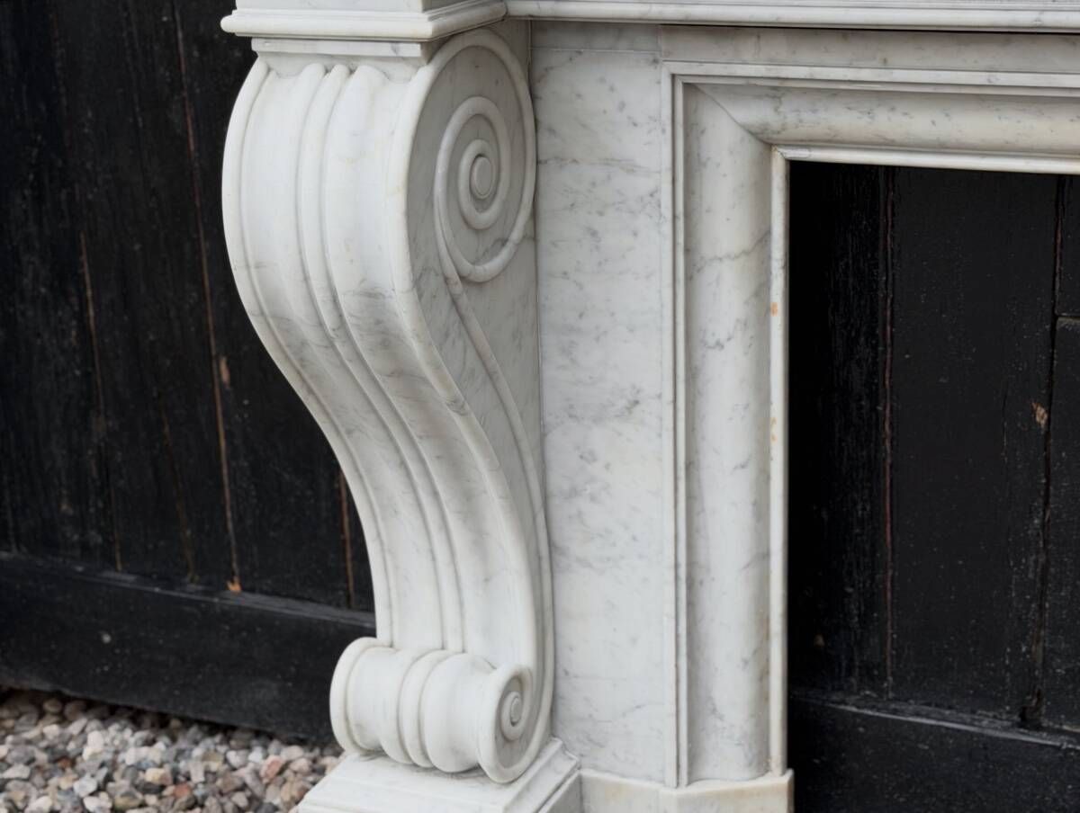 Large Charles X fireplace in white Carrara marble, 19th century.