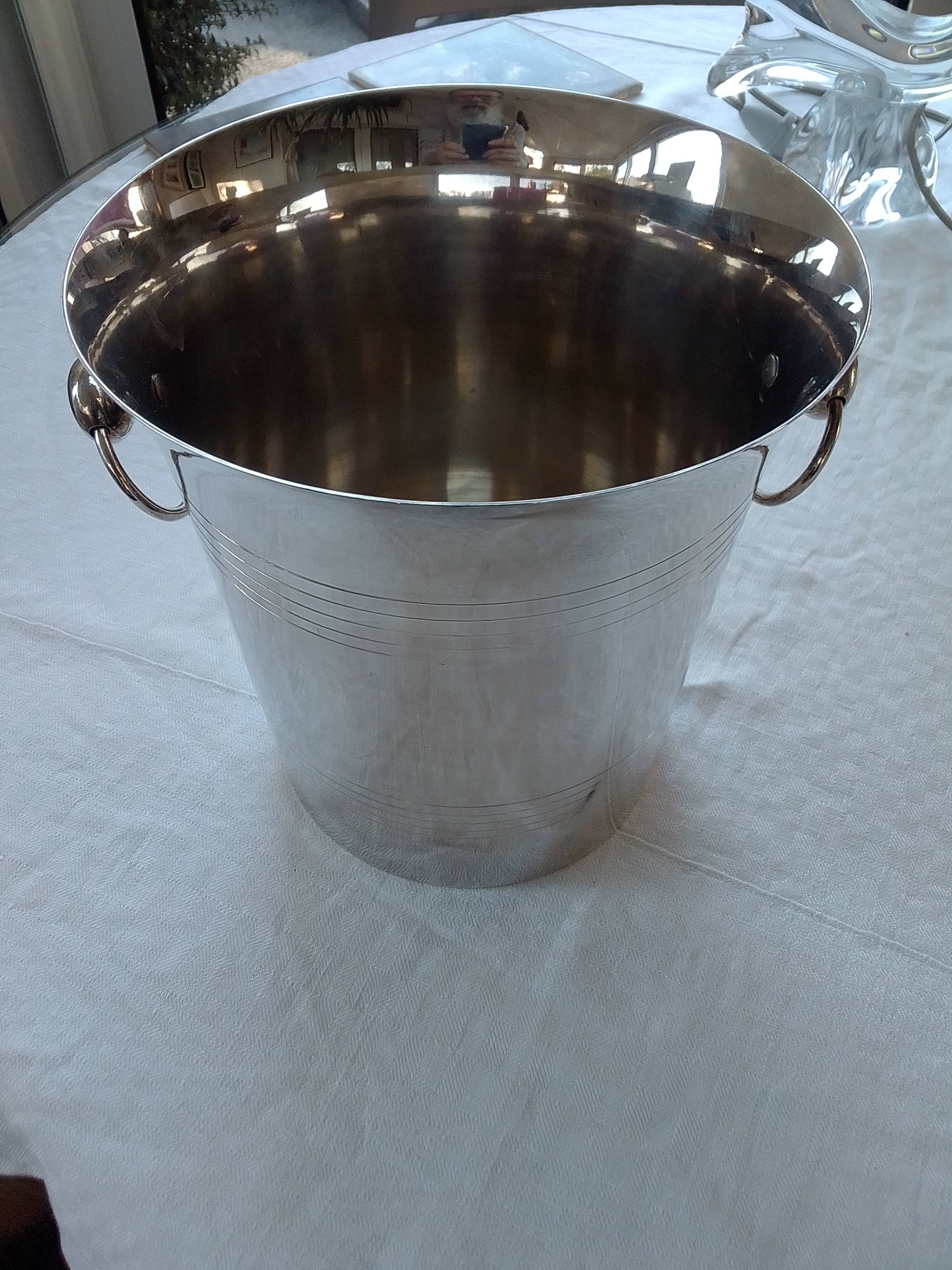 Champagne bucket in silver metal