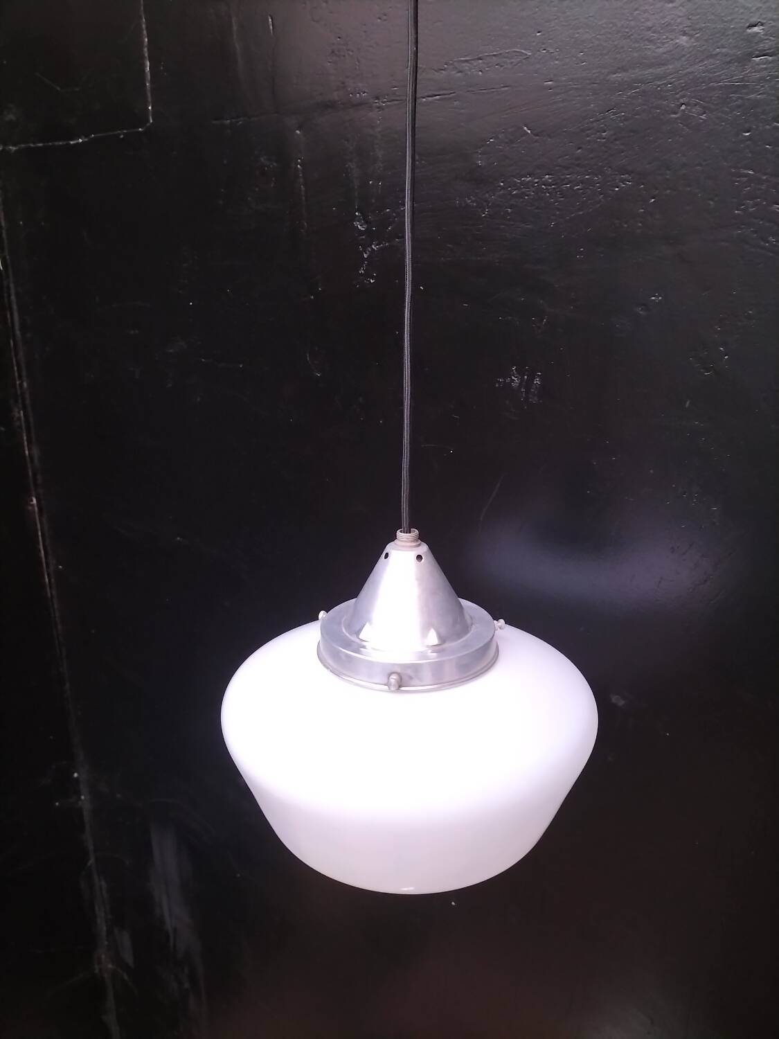 Opaline suspension