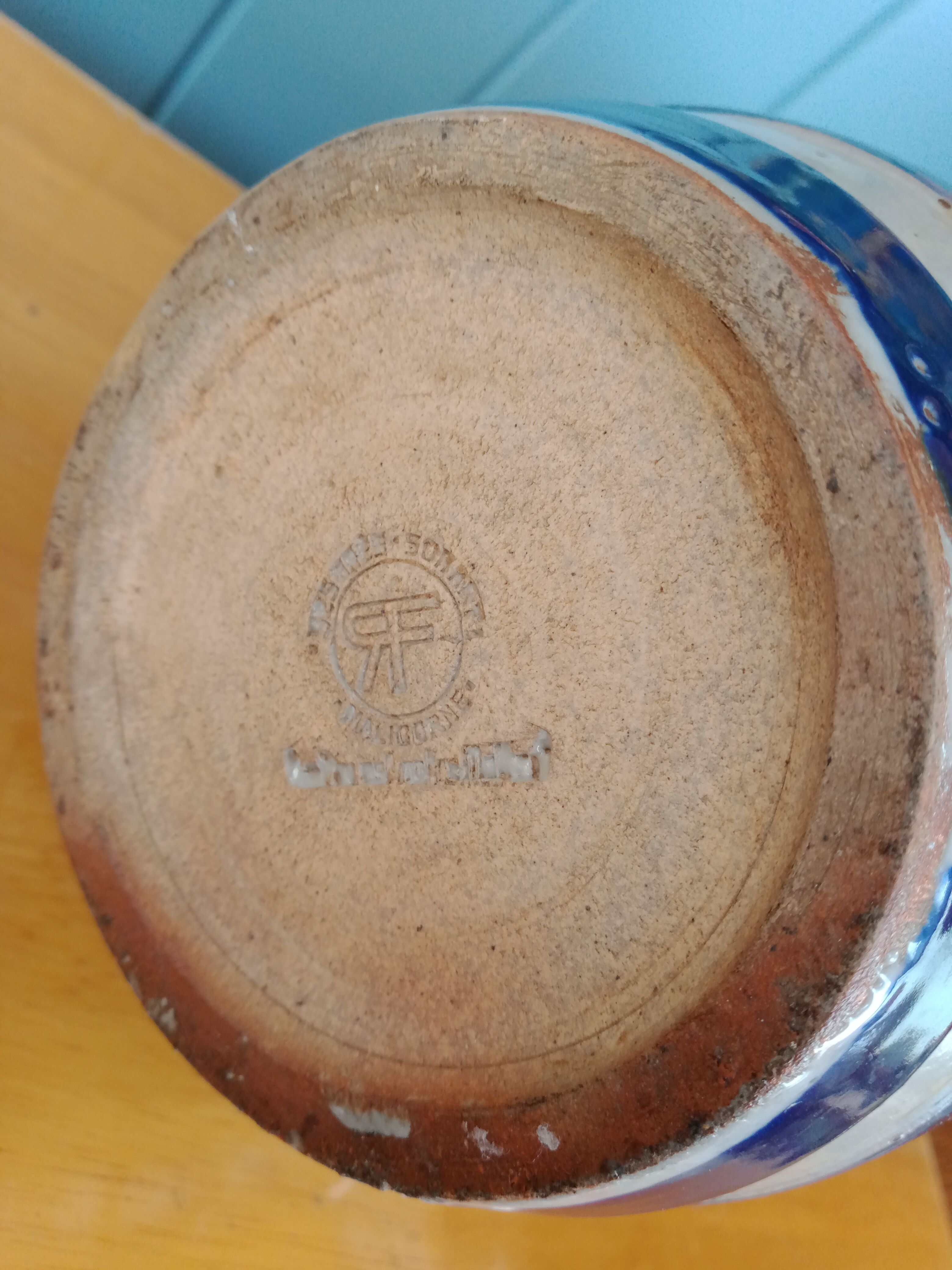 Large pitcher vase in Malicorne sandstone signed Roger François
