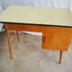 Bureau en bois plateau formica des années 60