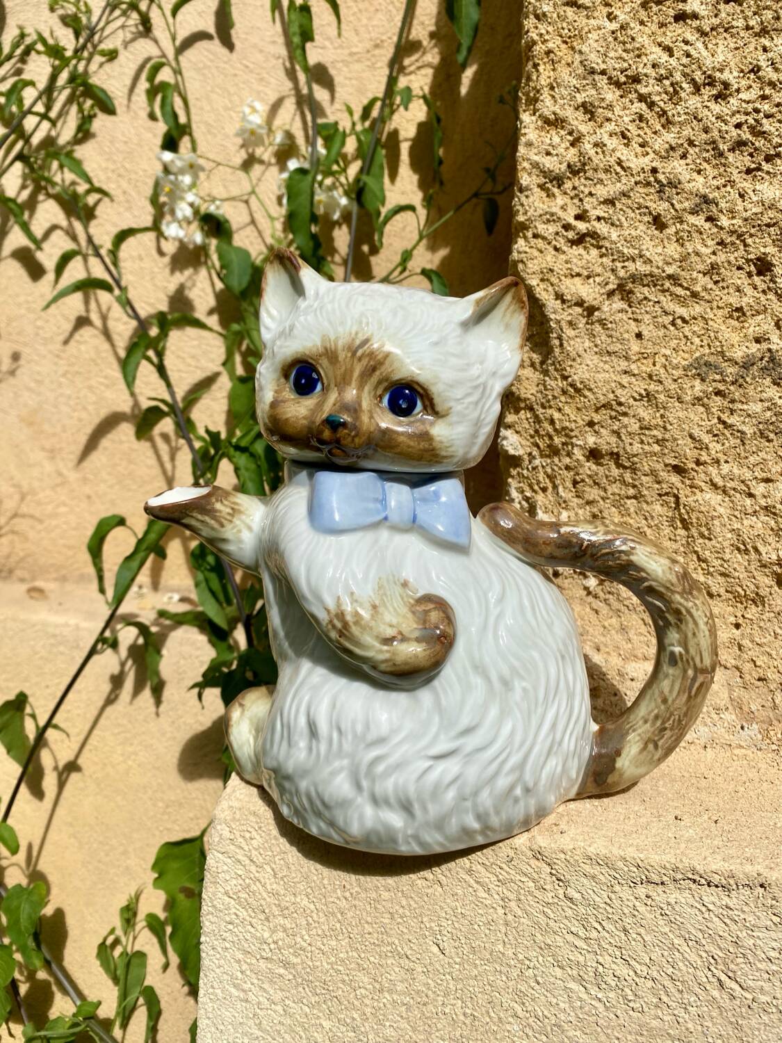 Vintage kitten teapot