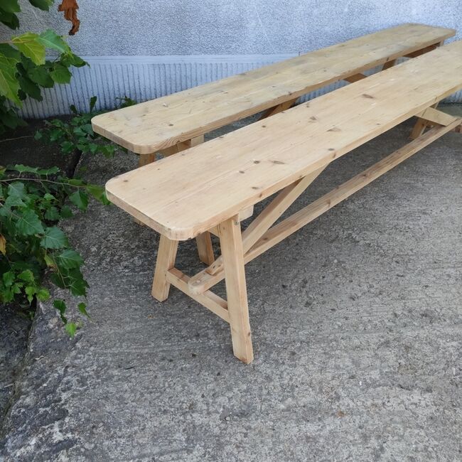 Bench in natural pine