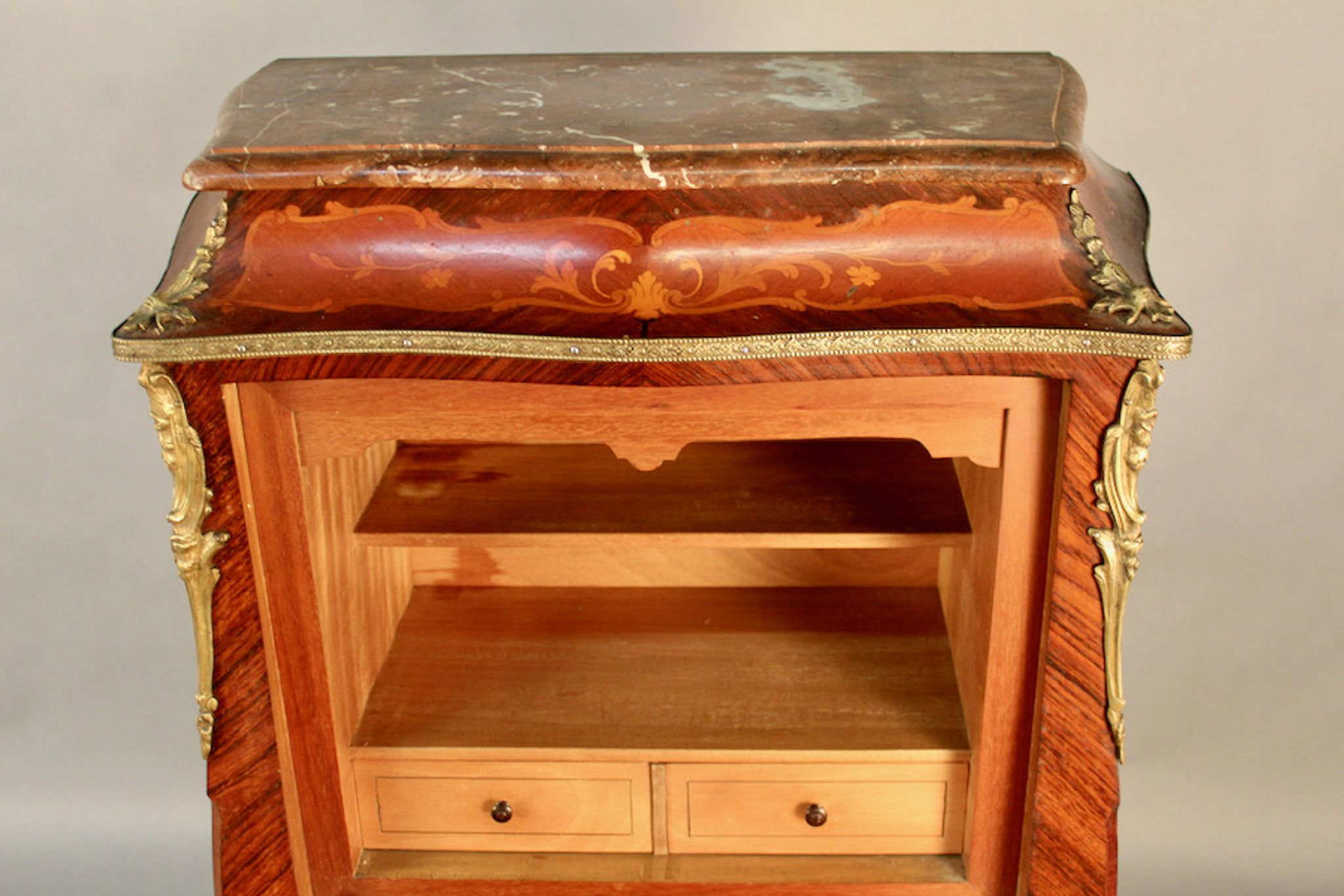 Secrétaire de dame marqueté galbé de style Louis XV
