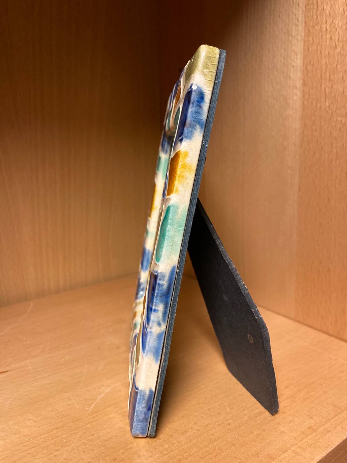 Enamelled ceramic frame