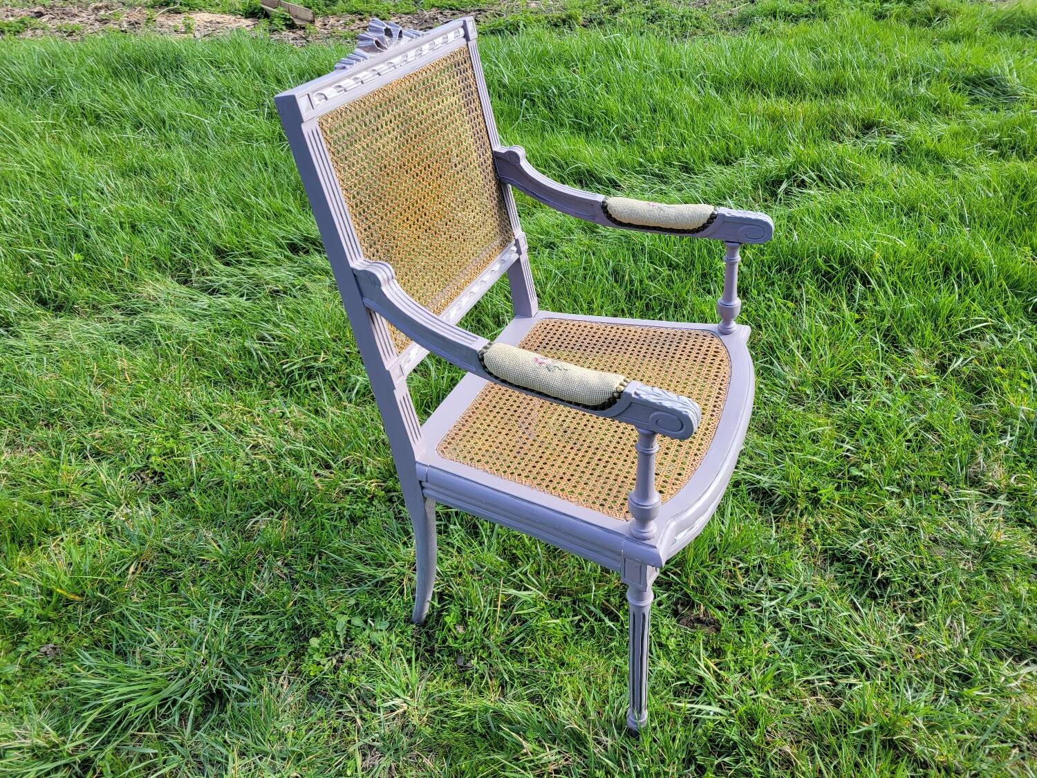Fauteuil Louis XVI en cannage, milieu du XIXe siècle