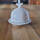 Beurrier en porcelaine blanche avec sa cloche assortie