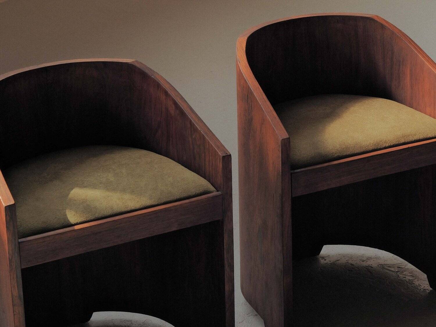 Set of 4 Art Deco armchairs in rosewood veneer, circa 1930.
