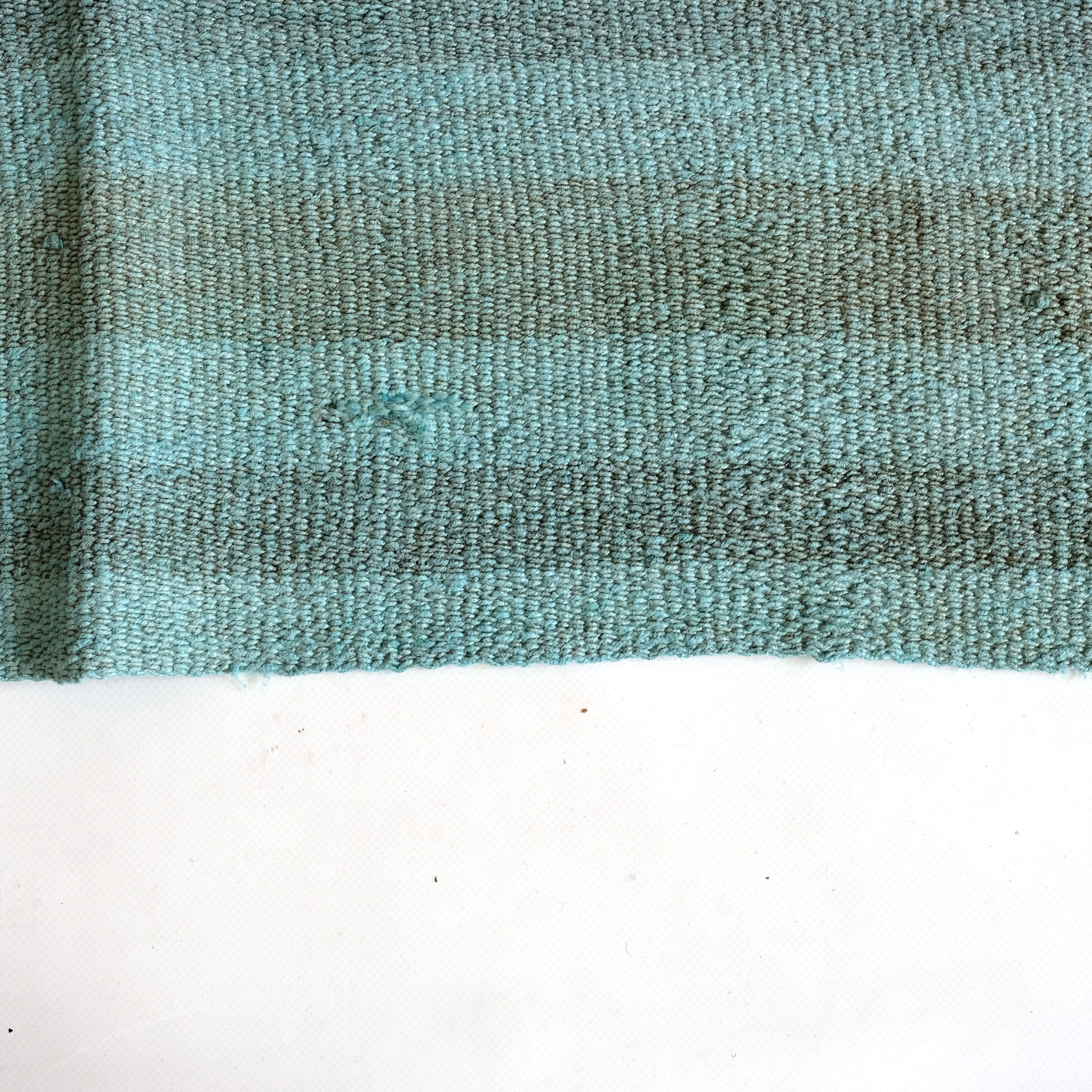 Blue hemp carpet of Turkish origin, 150 x 195 cm.