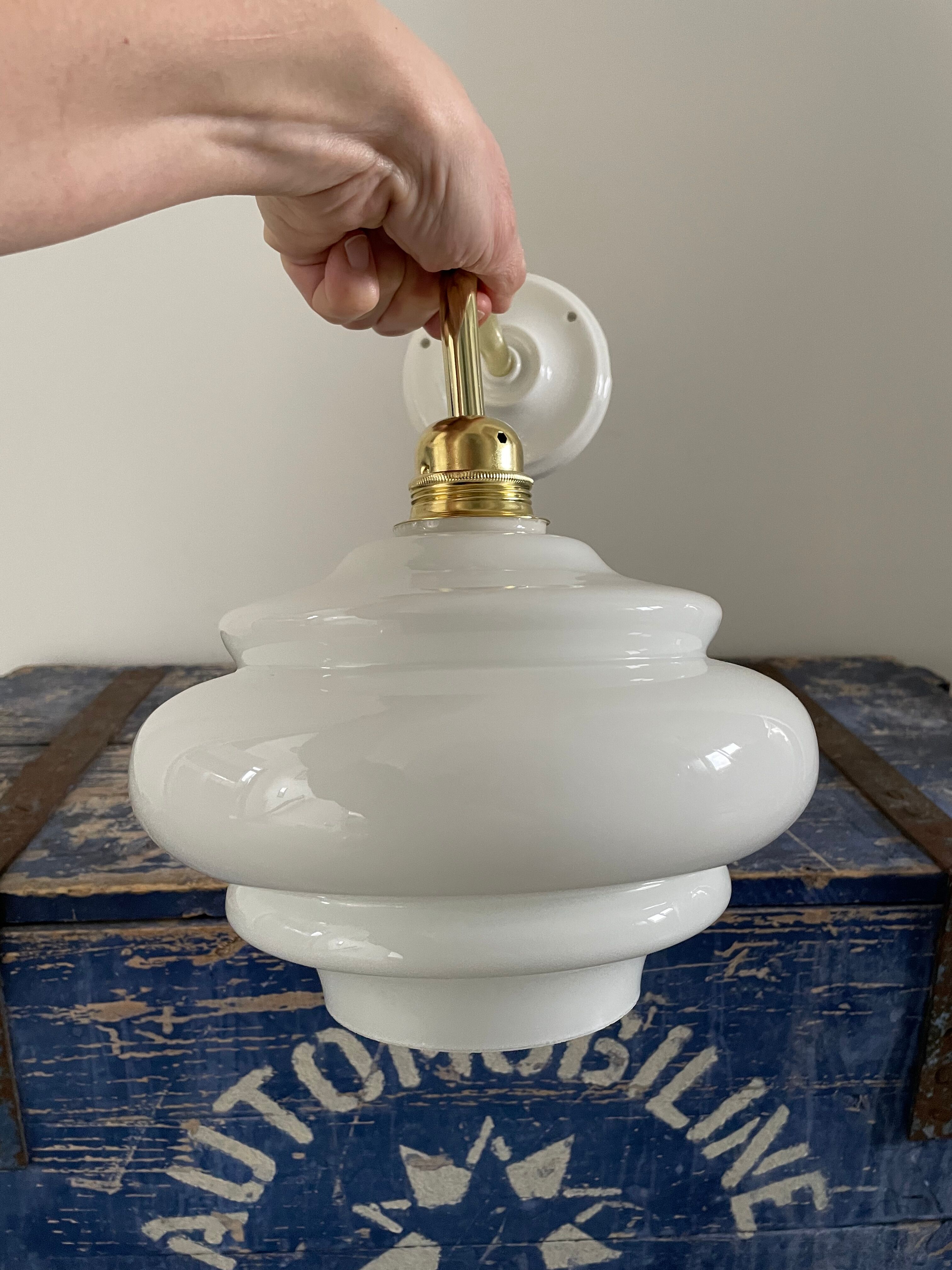 Vintage wall lamp in electrified white opaline to new