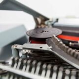 Revised Luxor 1980 typewriter