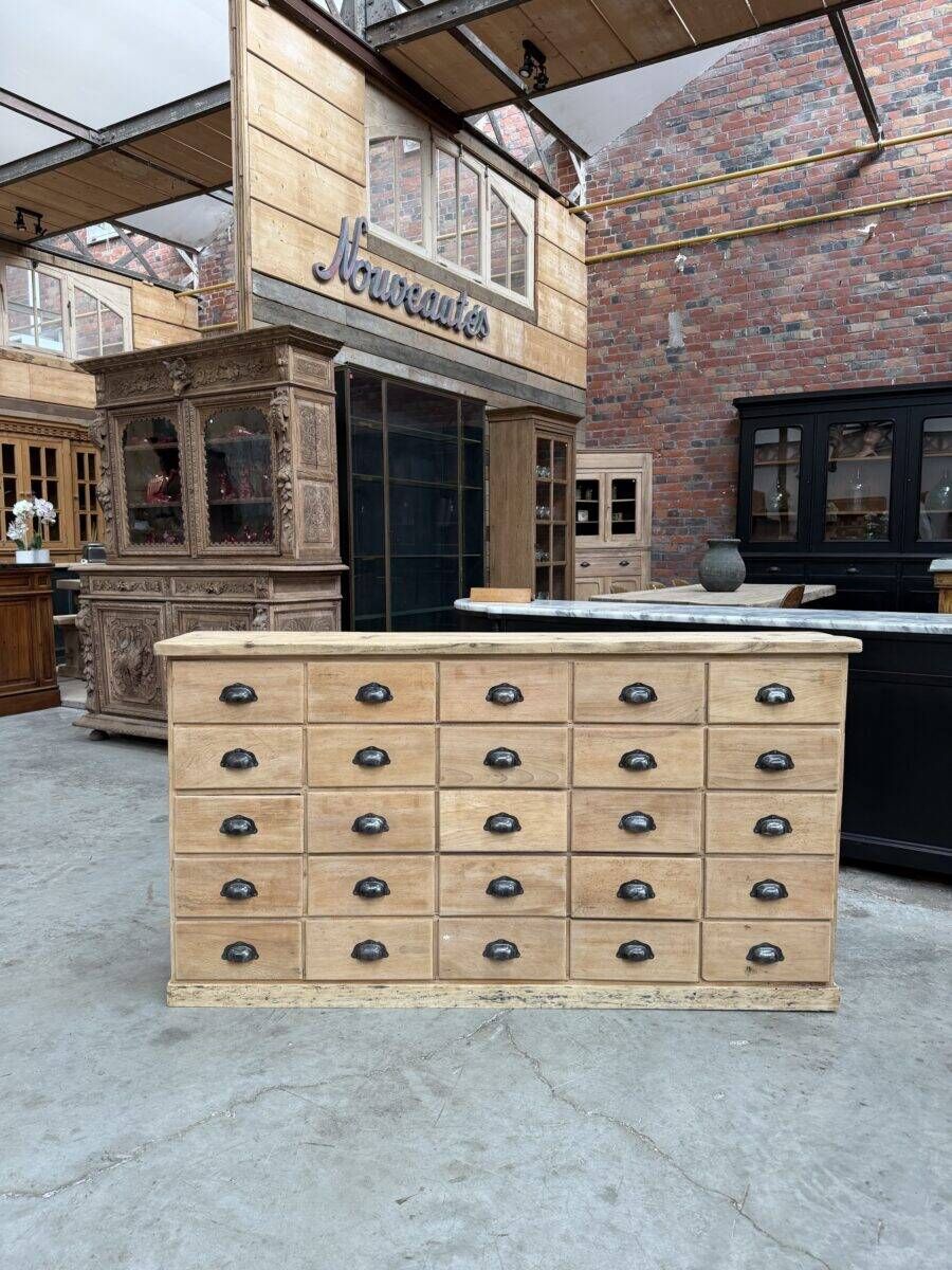 Workshop furniture in beech from the early 20th century.