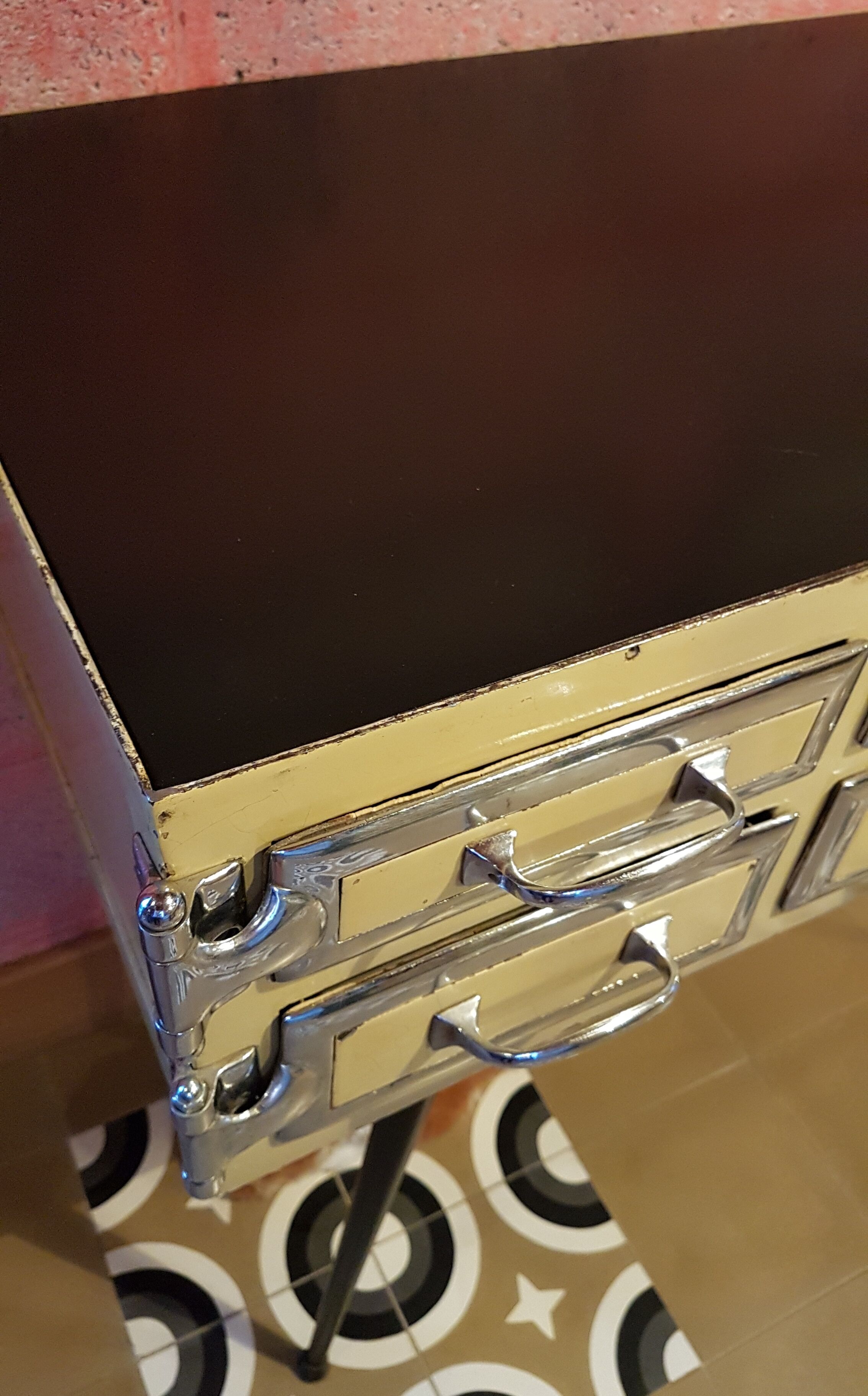 Dentist serving 1950