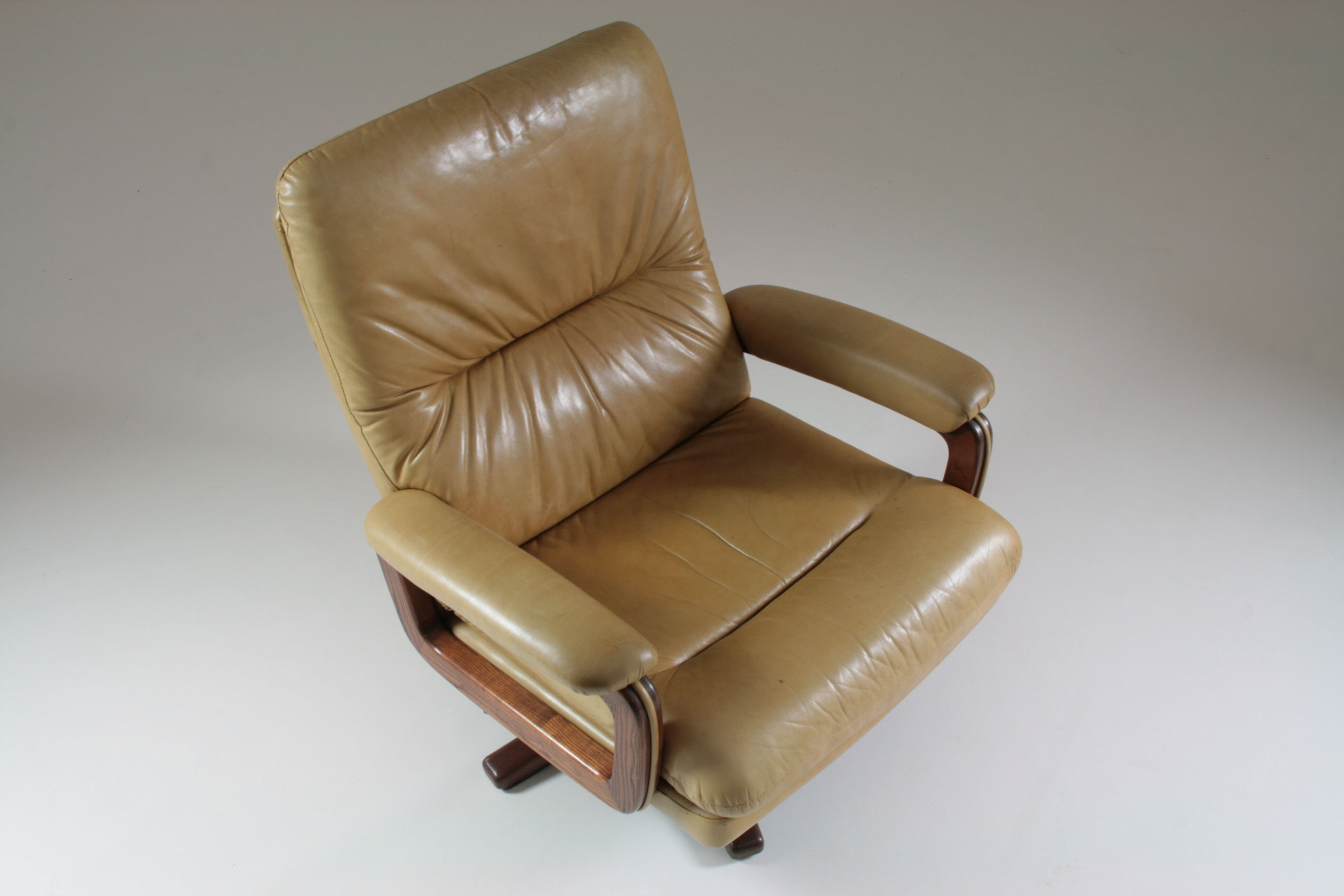 Leather lounge chair by André Vandenbeuck
