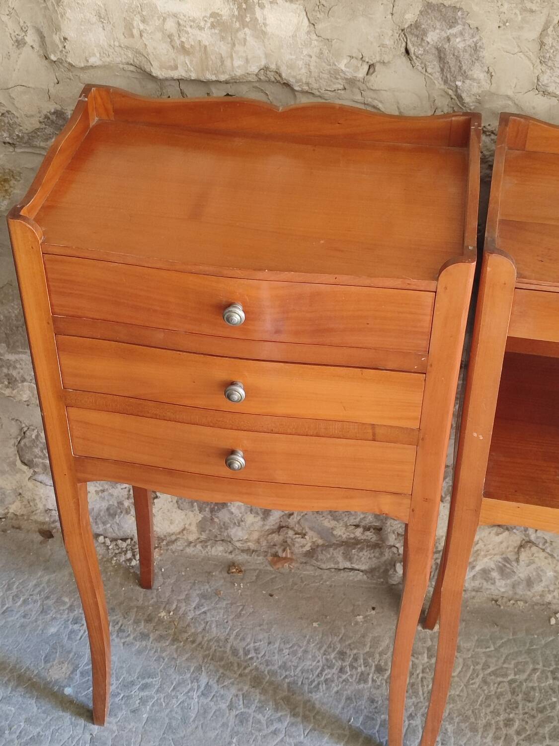2 bedside tables