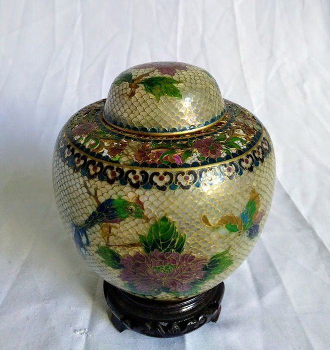 Openwork plique-à-jour enamel pot - 1920 to 1949 - China