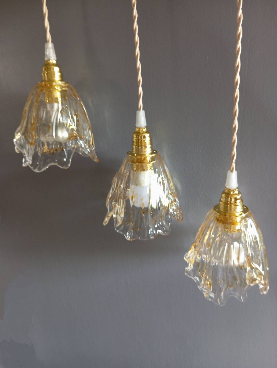 Lustre 3 suspensions verre drappé miel Murano, 1979/80