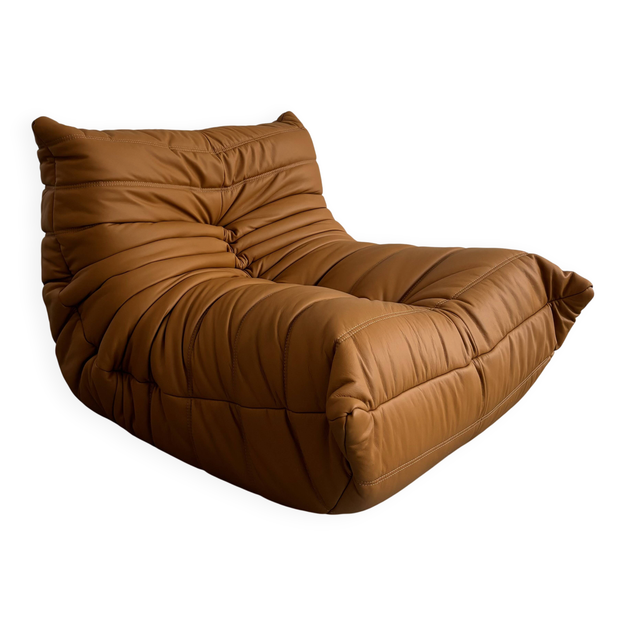 Chauffeuse " togo"  en cuir marron par Michel Ducaroy