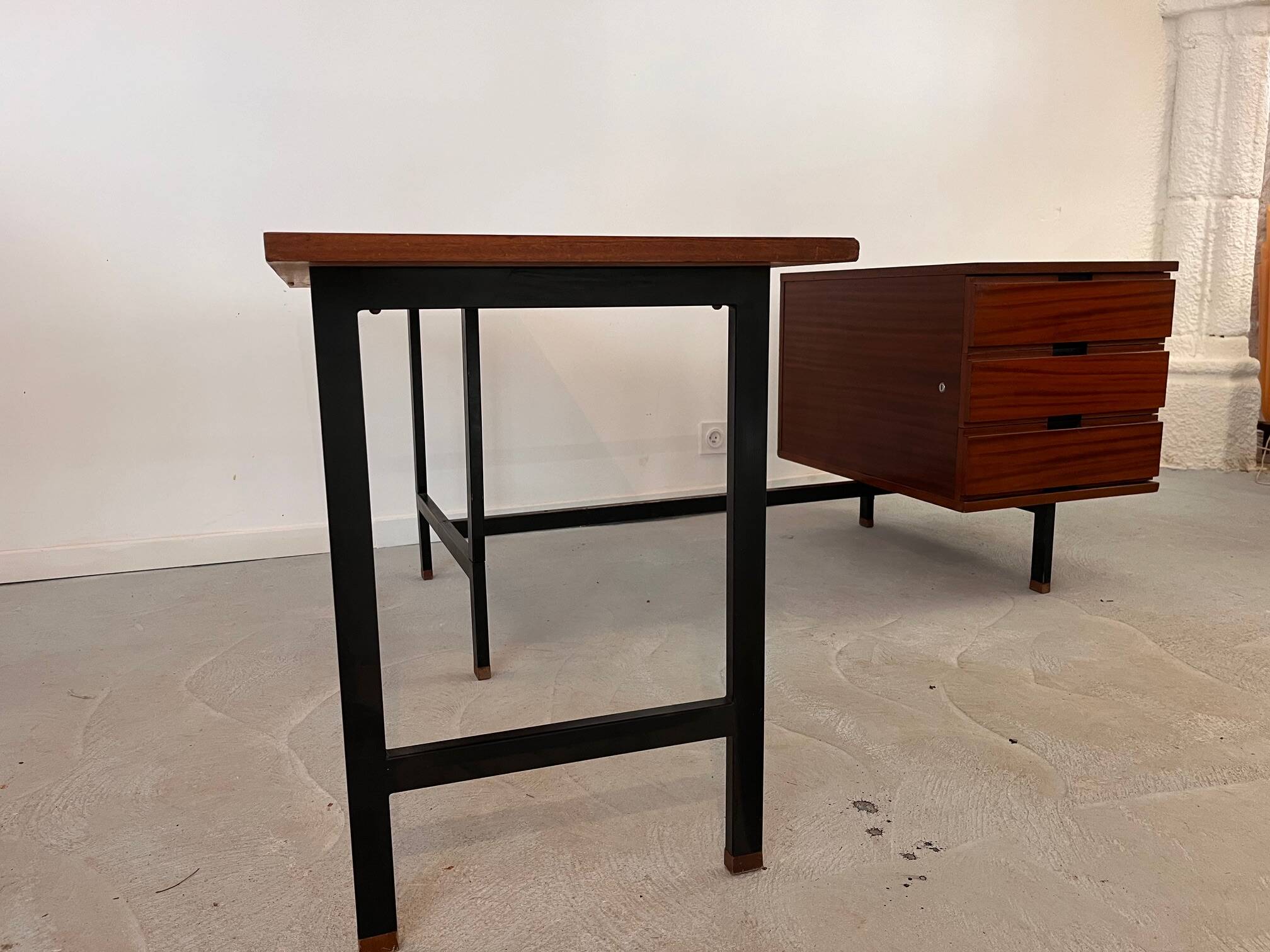 Desk Pierre Guariche