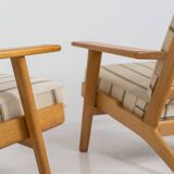 Pair of first-generation GE-290 lounge chairs designed by Hans J. Wegner.