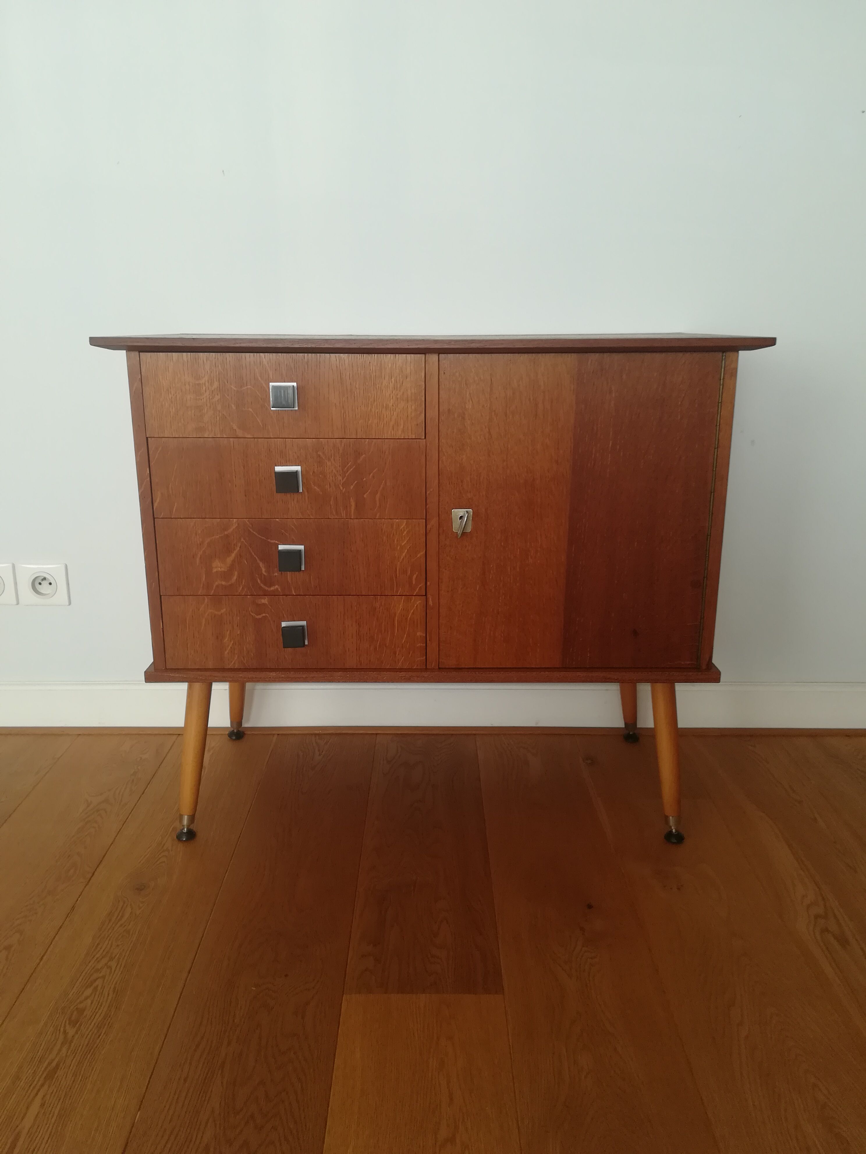 Sideboard / chest of drawers