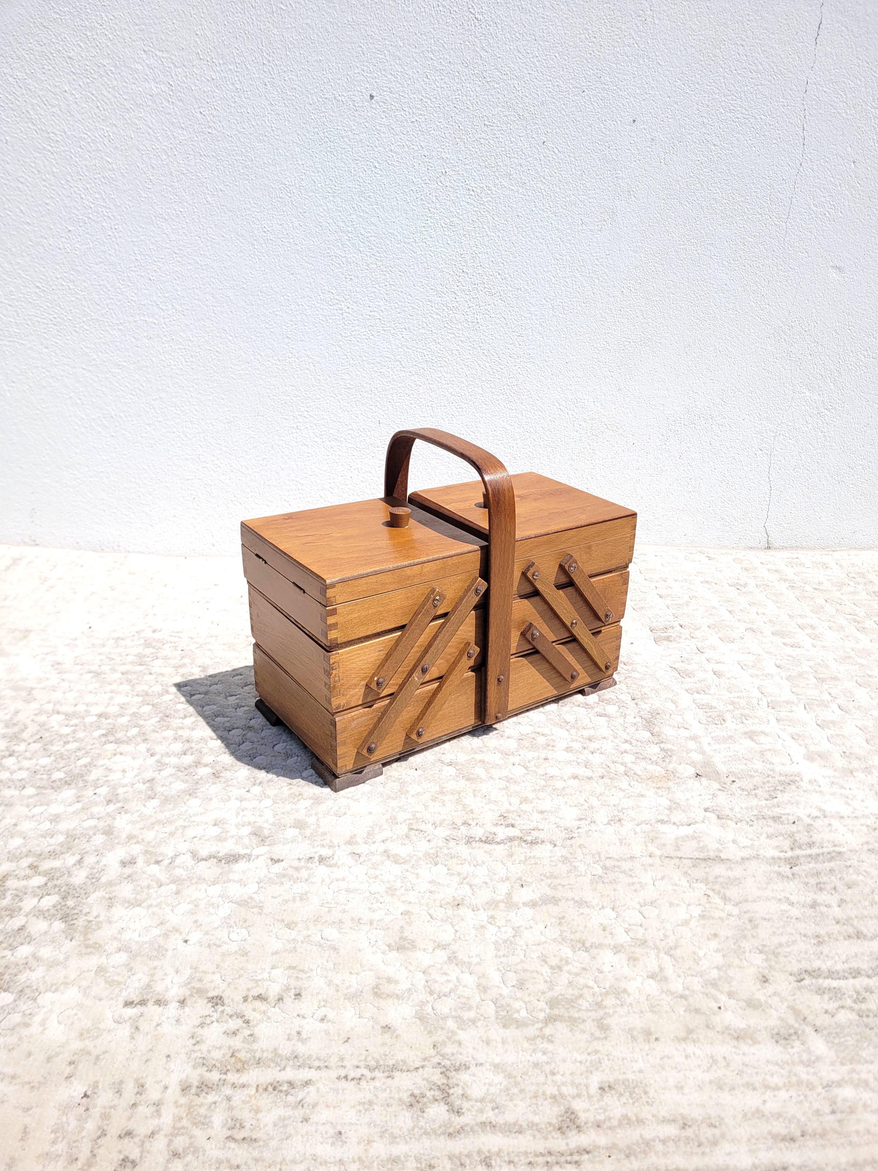 Worker to stand or sewing box 1960