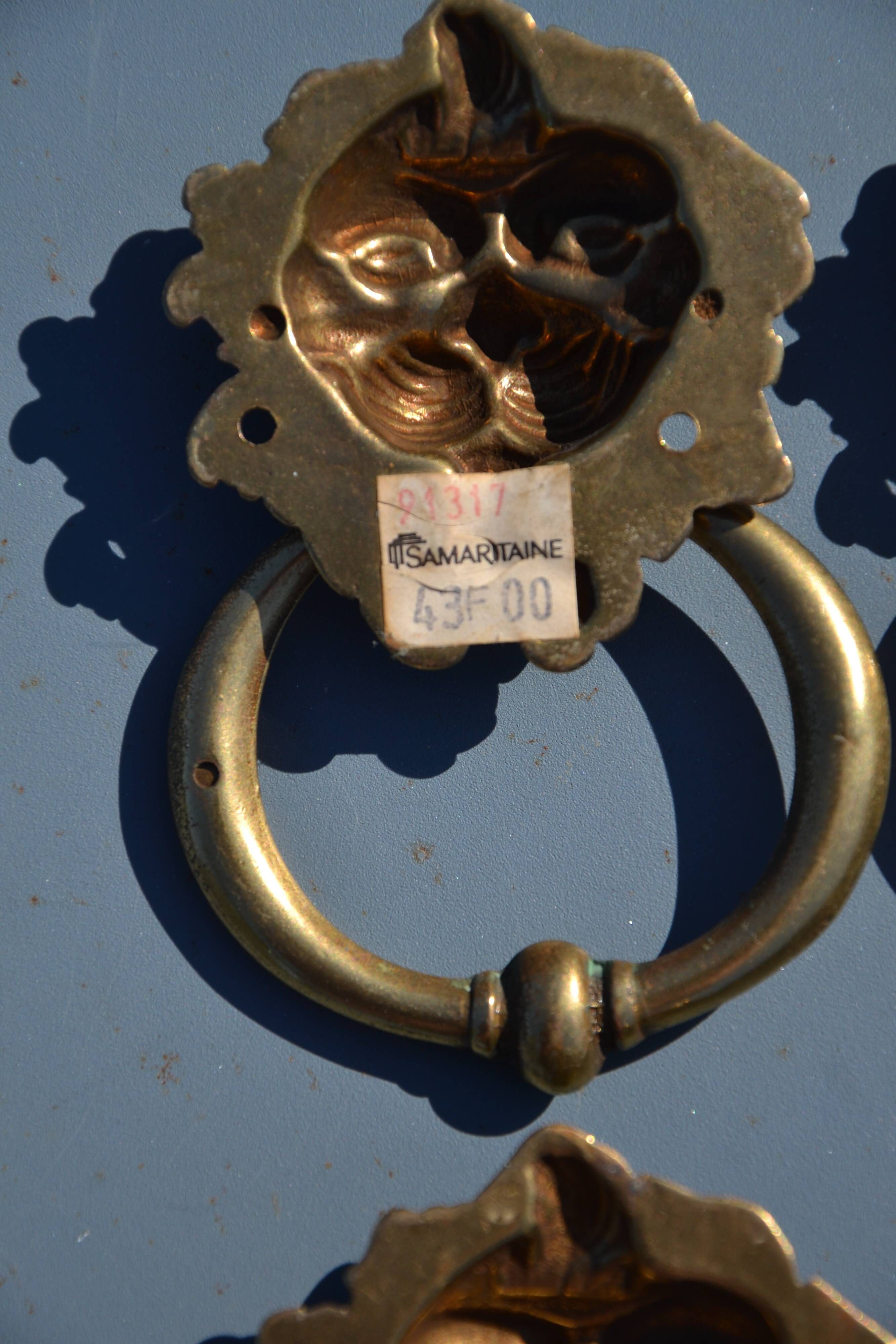 4 antique lion head furniture handles from La Samaritaine.