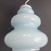 Suspension baladeuse en verre opalin bleu vintage