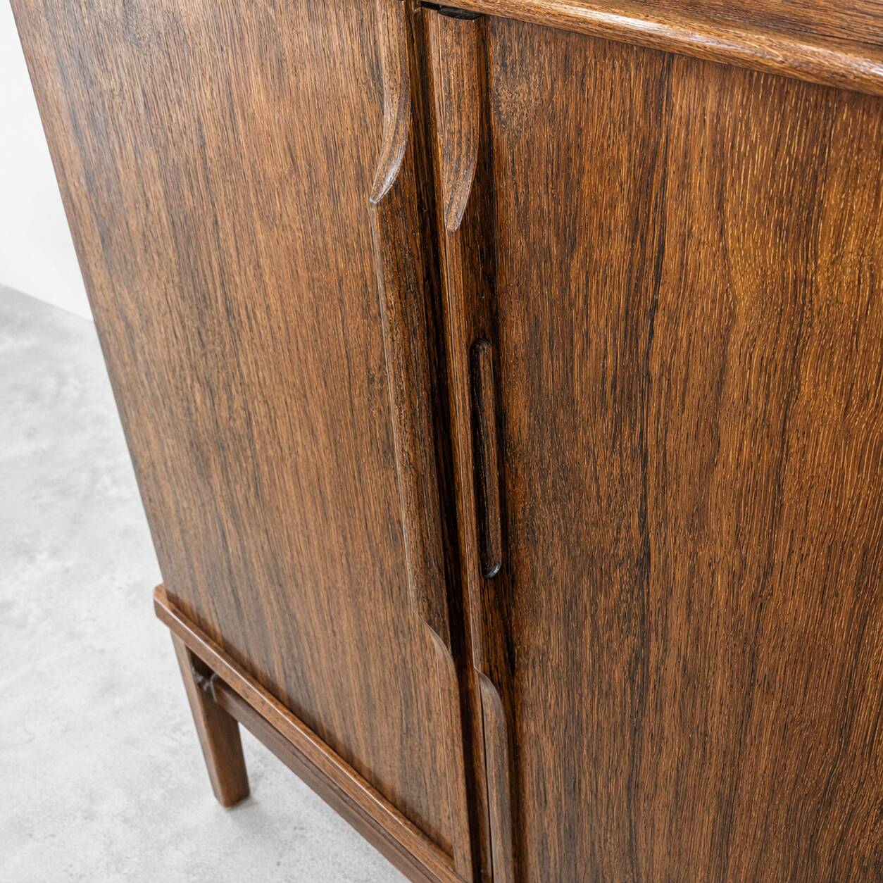 Buffet haut danois en palissandre de Rio avec espace bar