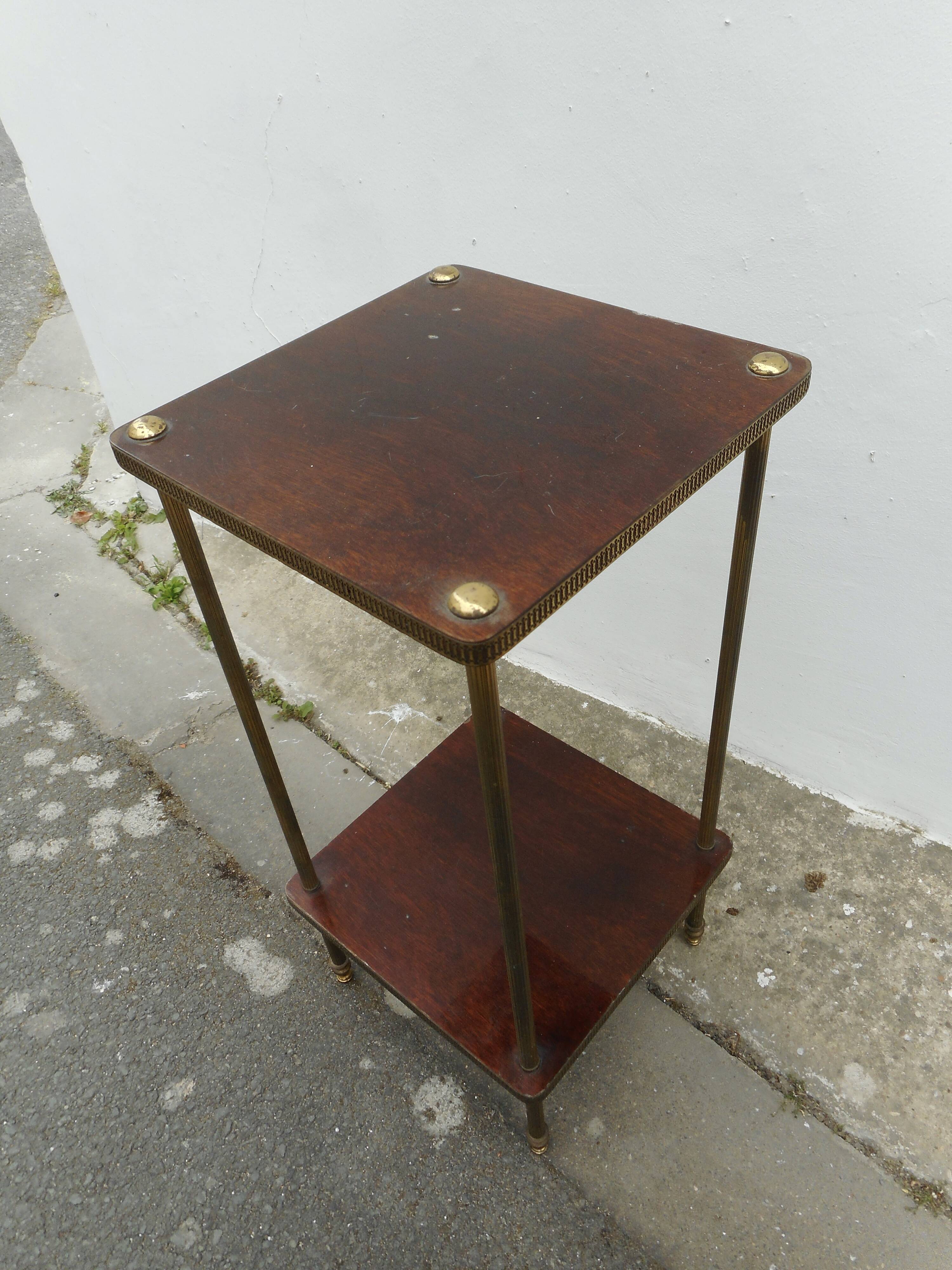 Formica and metal selette