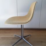 Set of 4 chairs the Fonda by Charles and Ray Eames, woolen yellow straw 1960-1970