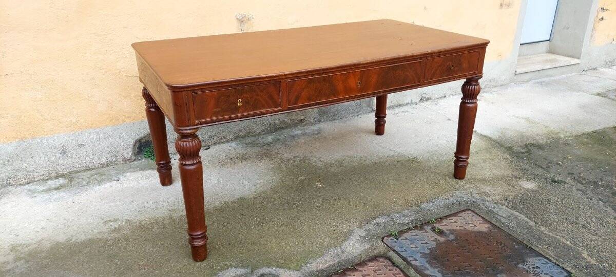 Antique writing table in mahogany, Louis Philippe style, Austria, 19th century.