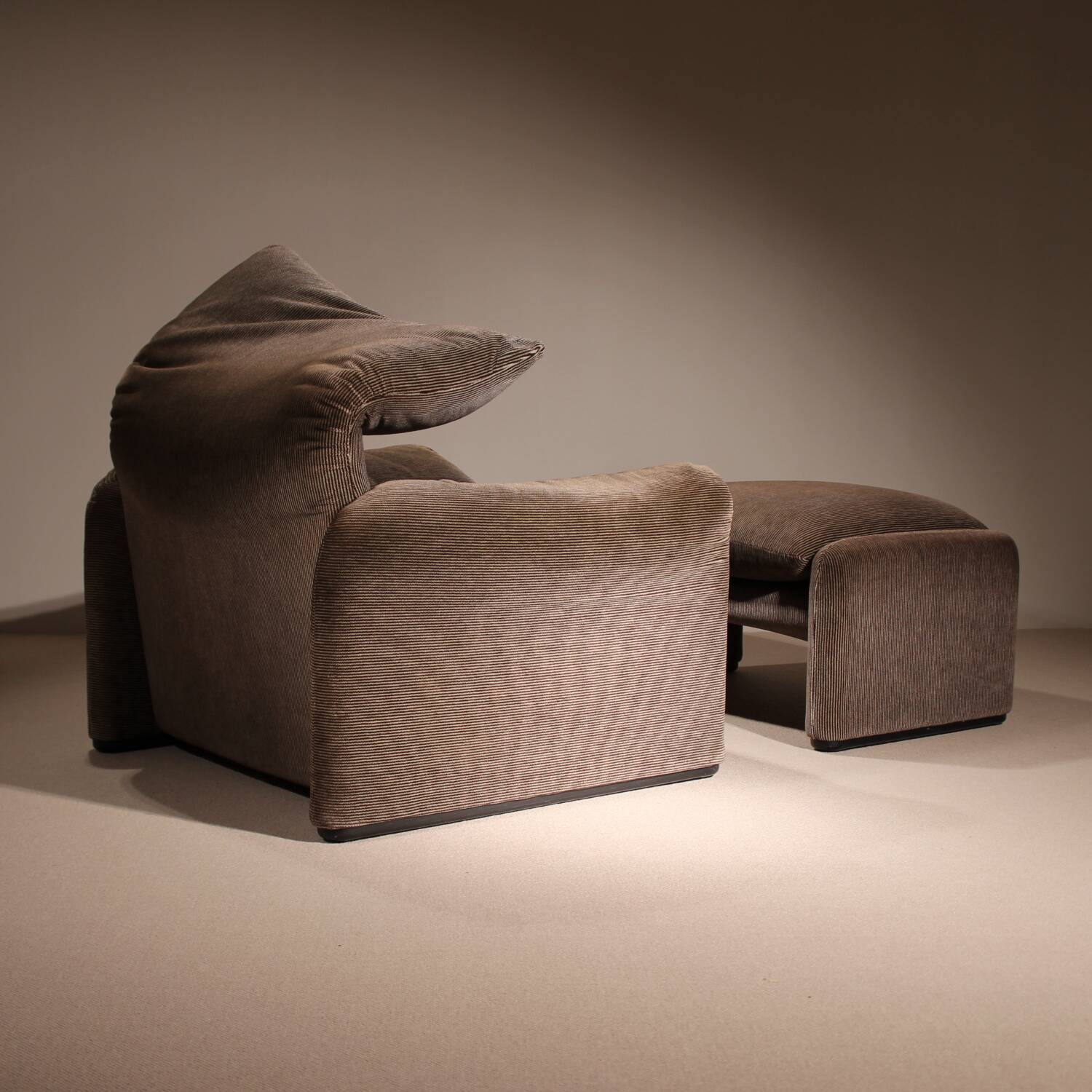Lounge Chair & Ottoman ‚Maralunga‘ by Vico Magistretti for Cassina