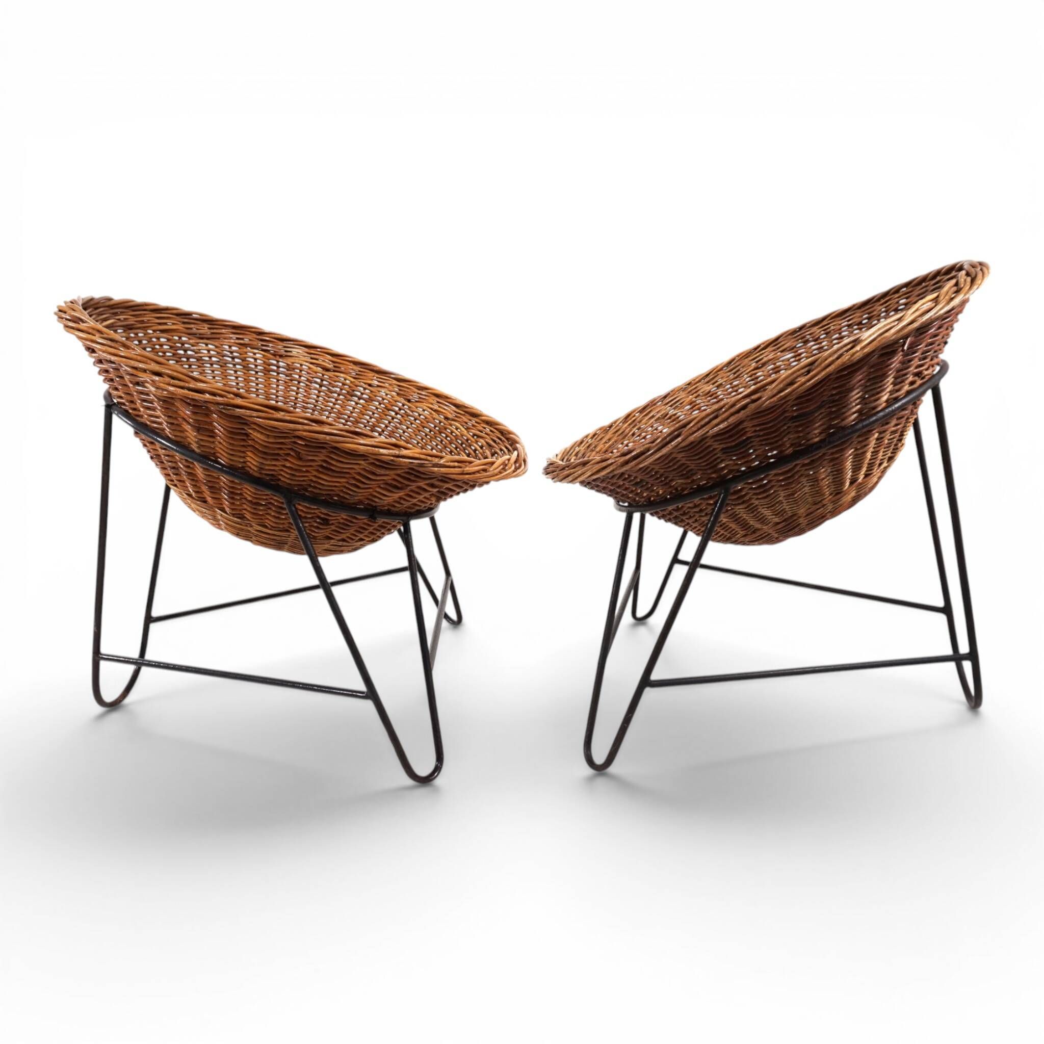 Pod Chairs – Pair of Rattan/Wicker Lounge Chairs on Metal Frame, 1970