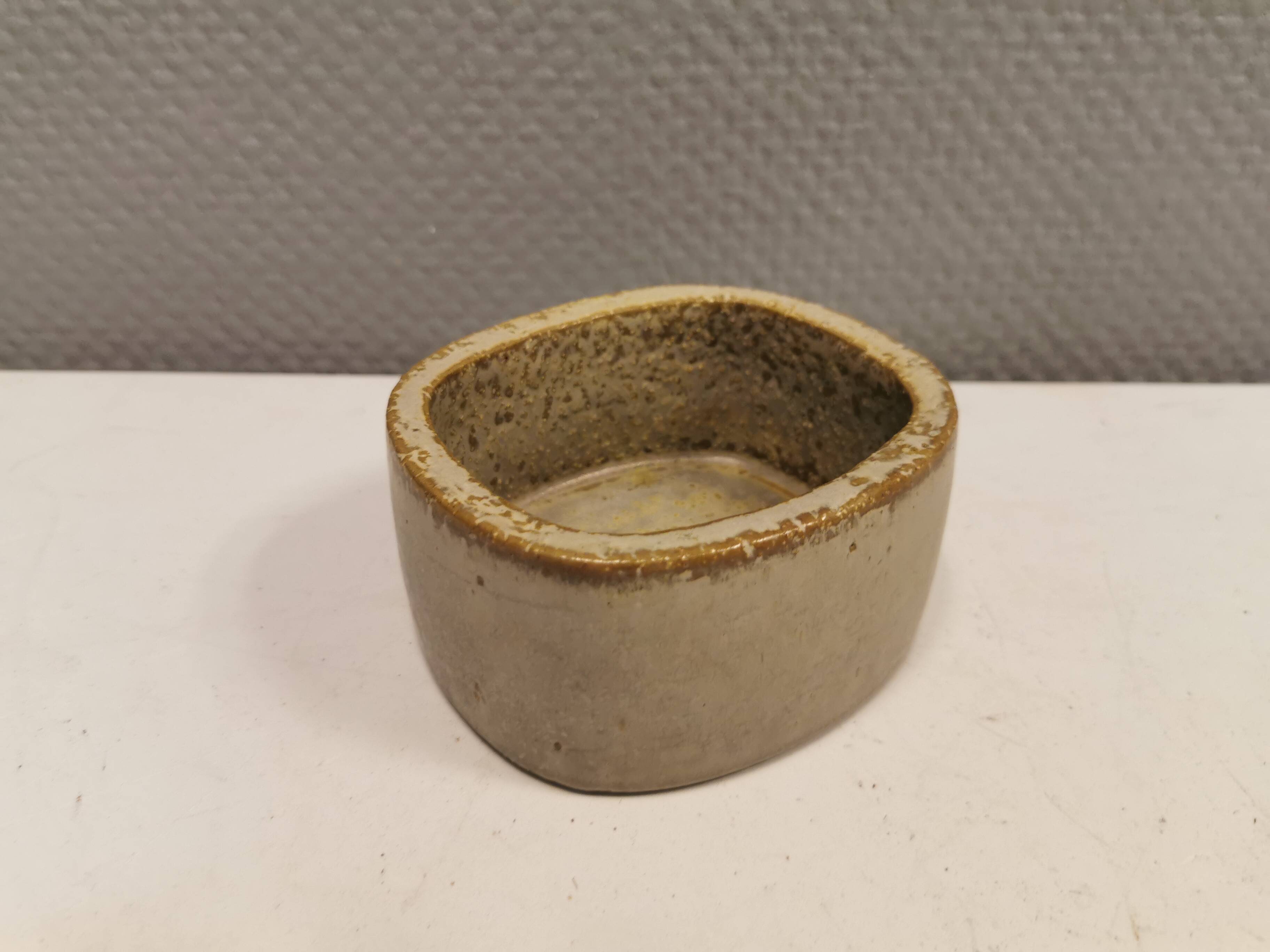 Ceramic bowl from Danish Palshus, in a beautiful beige/greyish matt glaze.
