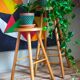 Tabouret de bar en bois blond massif vintage