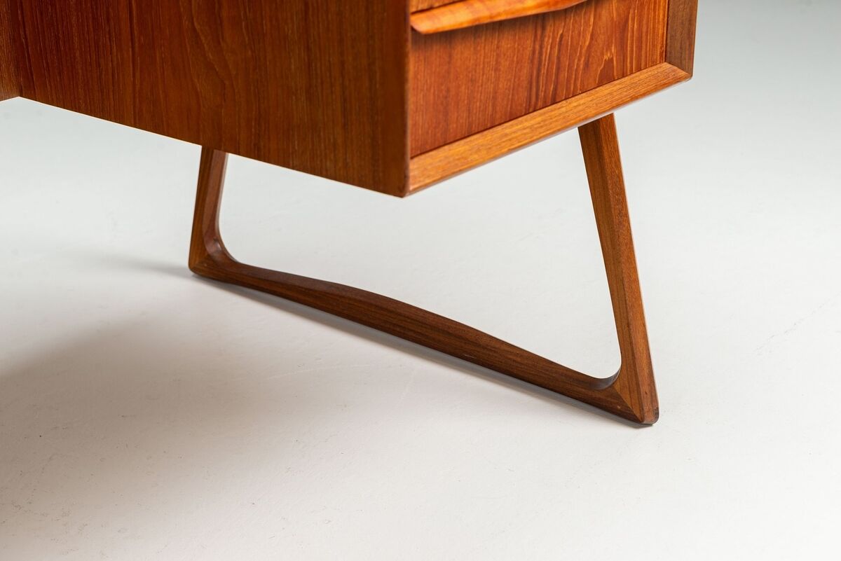 Svend Age Madsen freestanding desk in teak H.P. Hansen Denmark 1960