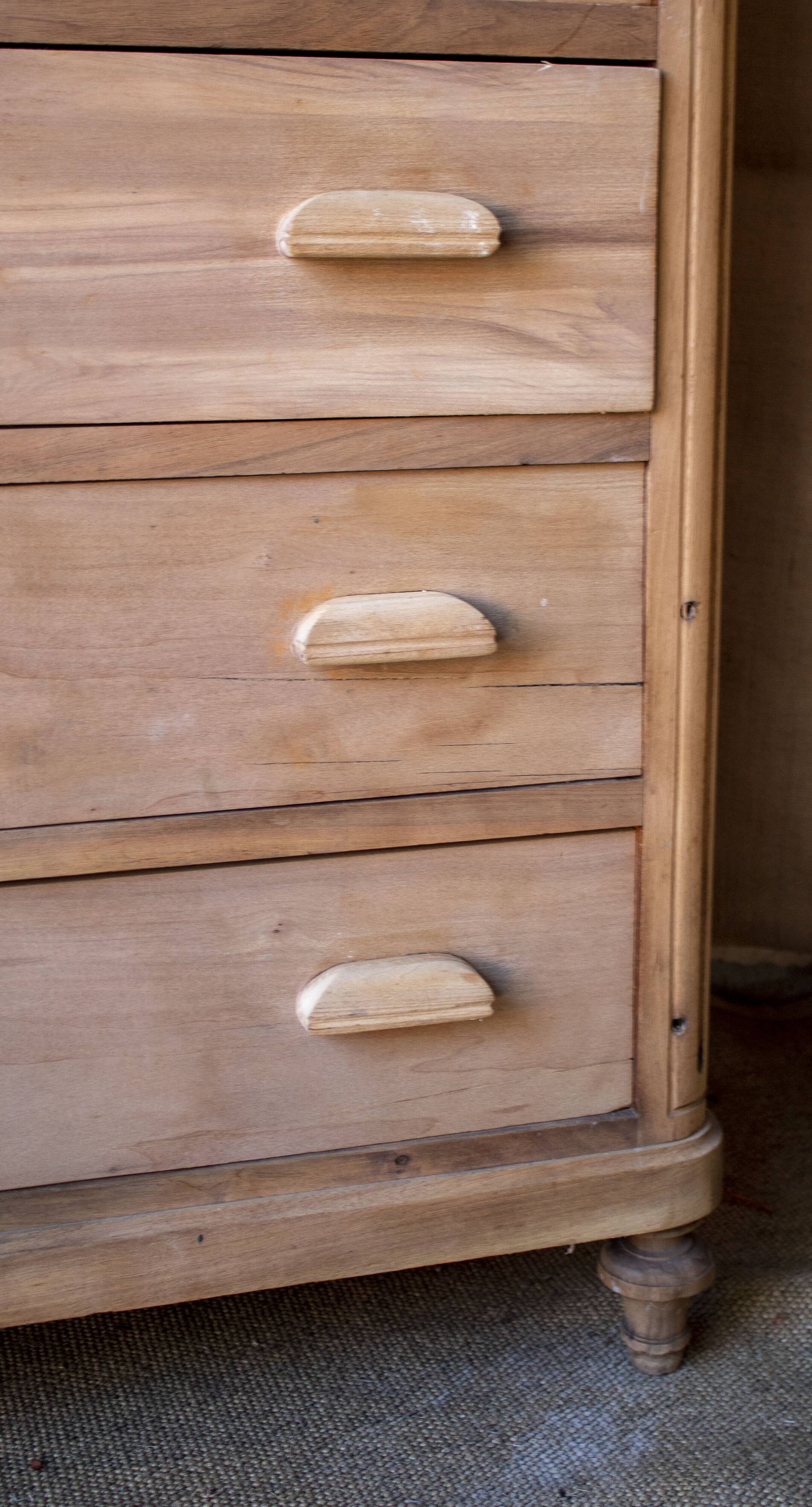 Solid wood chest of drawers