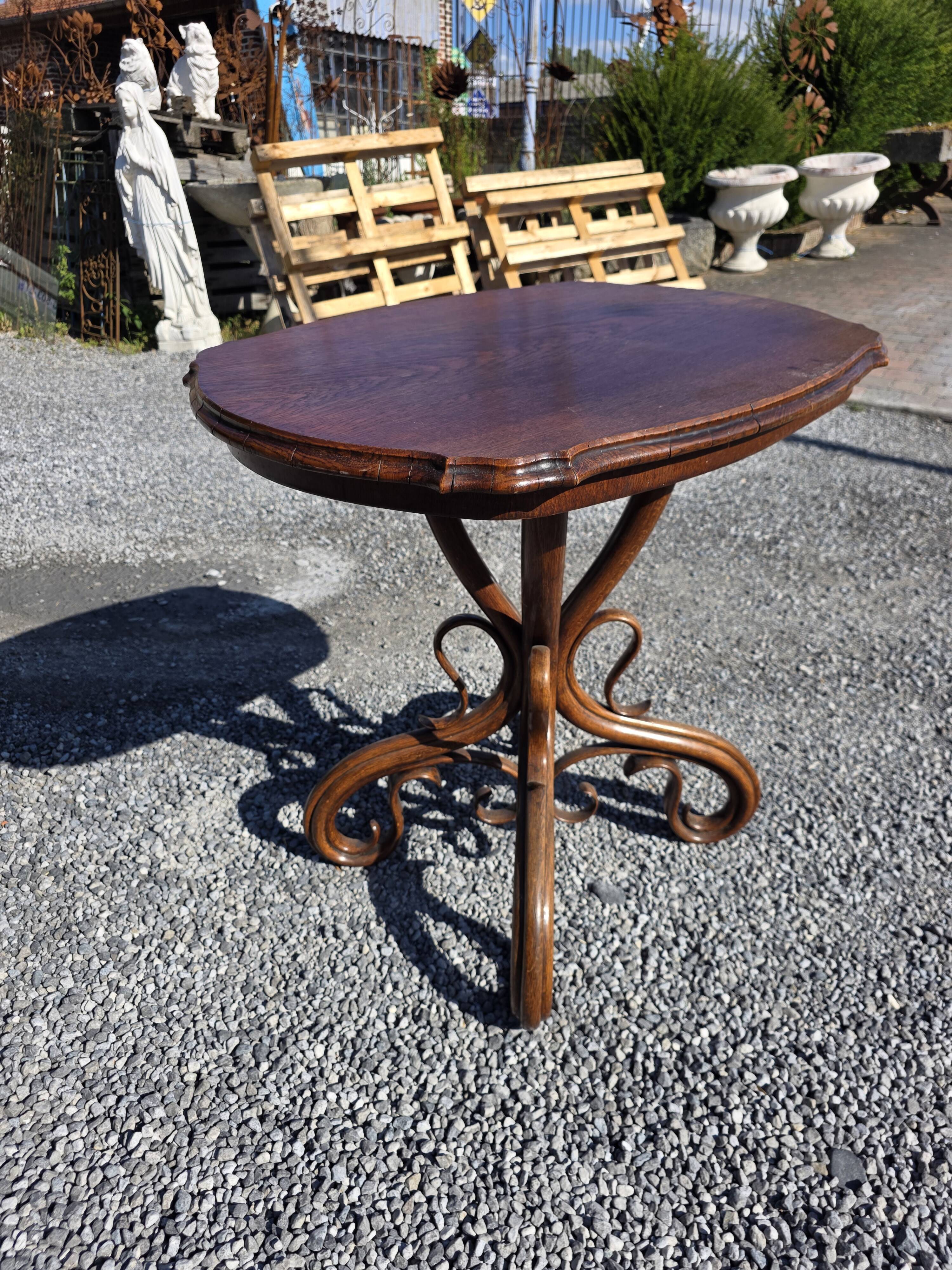 Thonet No. 1 curved wooden side table from the 19th century.