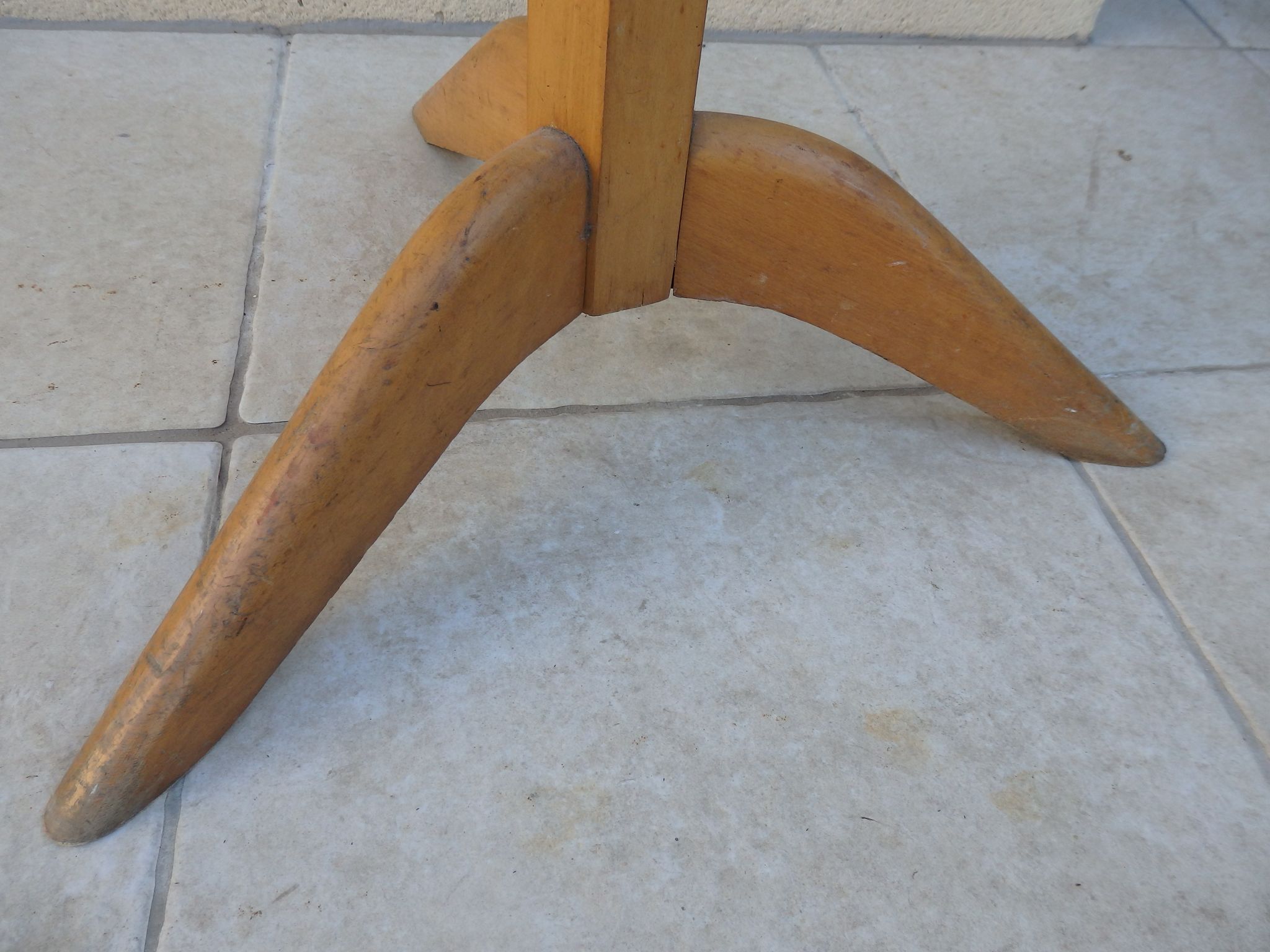 Coat rack of the stella vintage brand 1960 parrot bistro