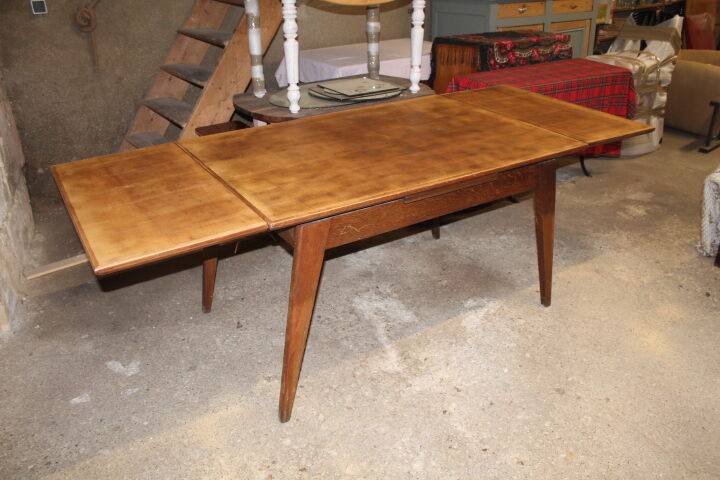 Vintage extendable oak table