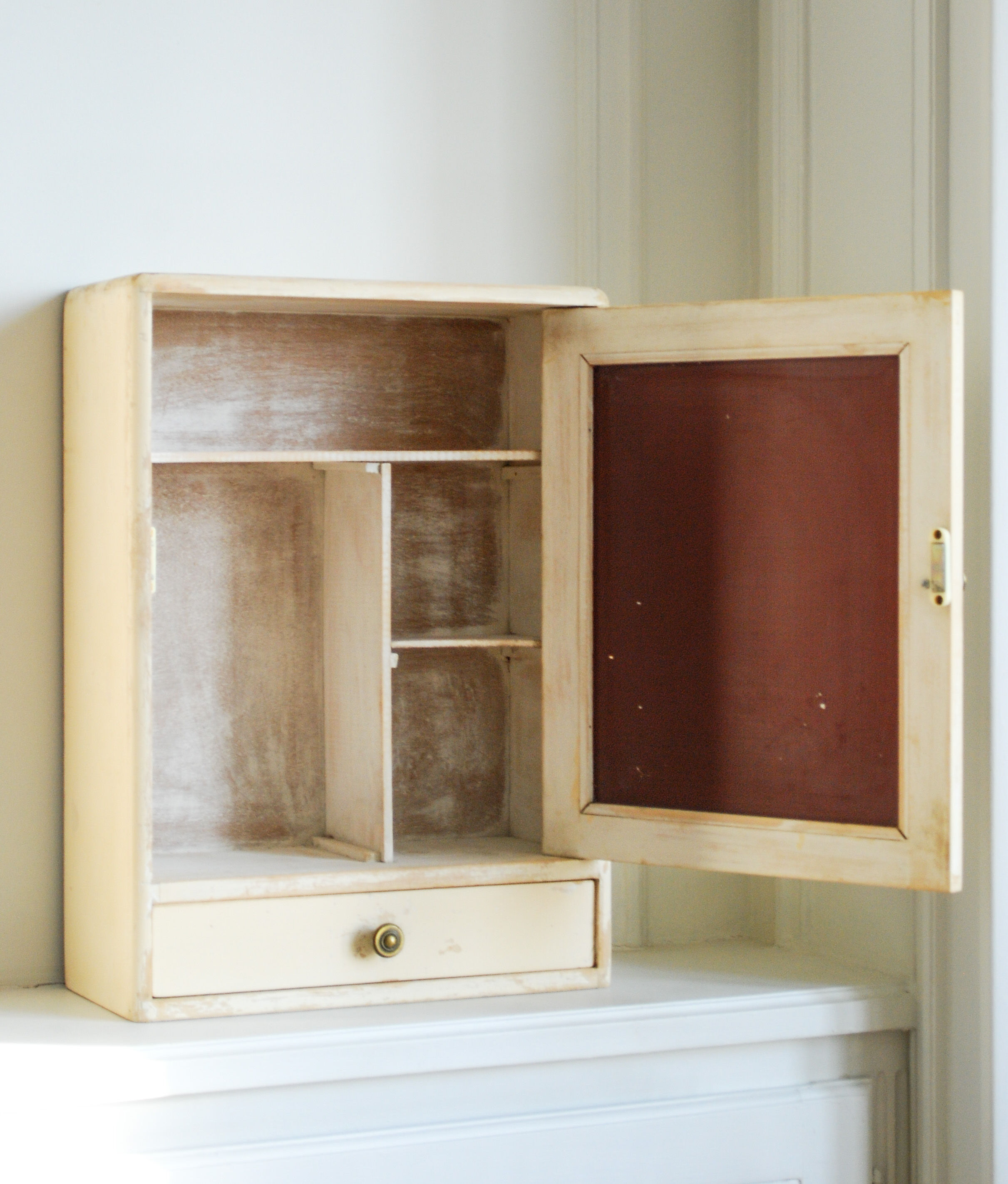 Armoire à pharmacie ou de toilette