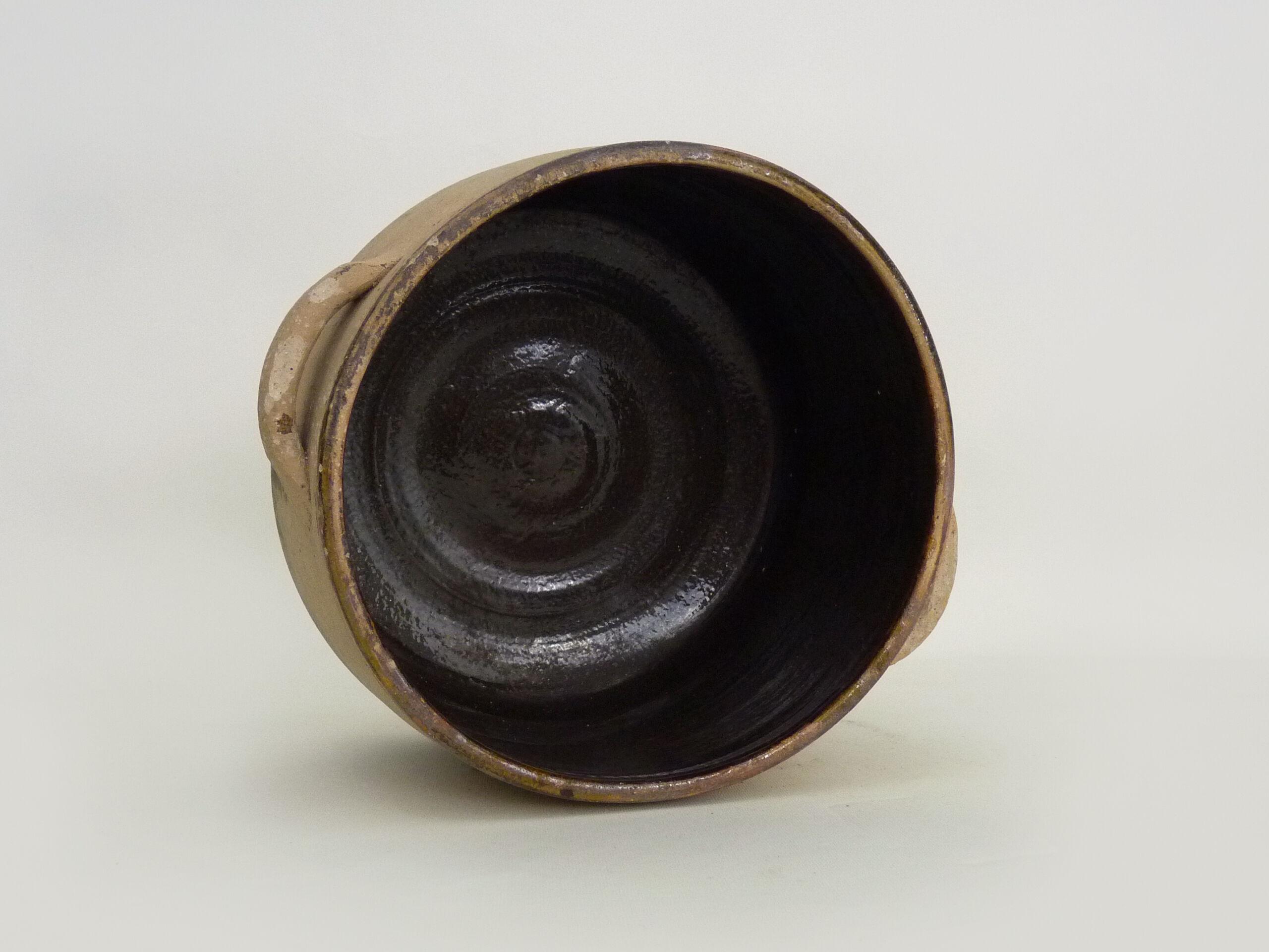 Cooking pot, terracotta pot cover, glazed interior. Year 50