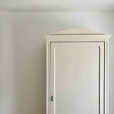 Armoire bonnetière parisienne